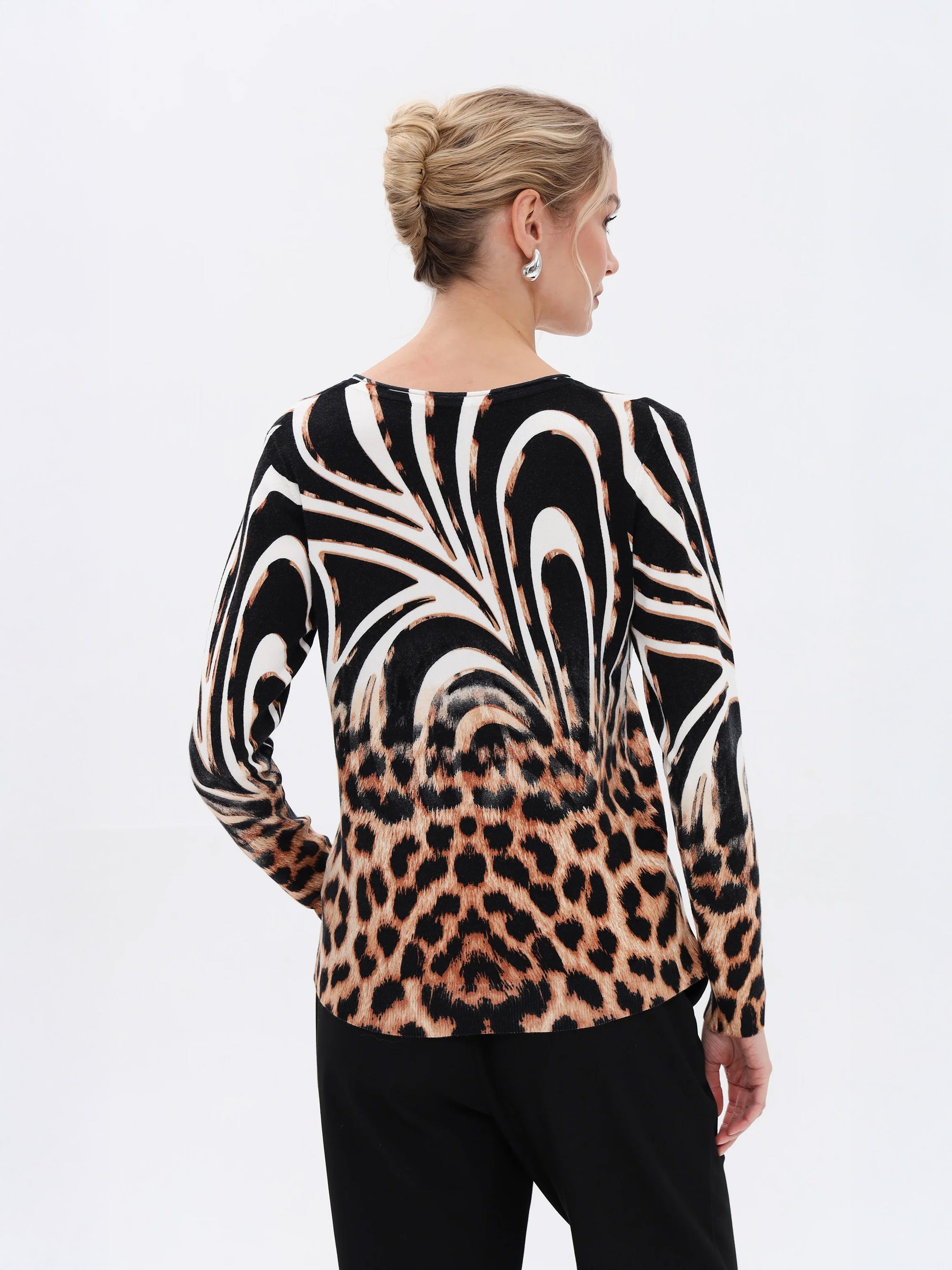 Rundhalspullover im Animalprint-Mix