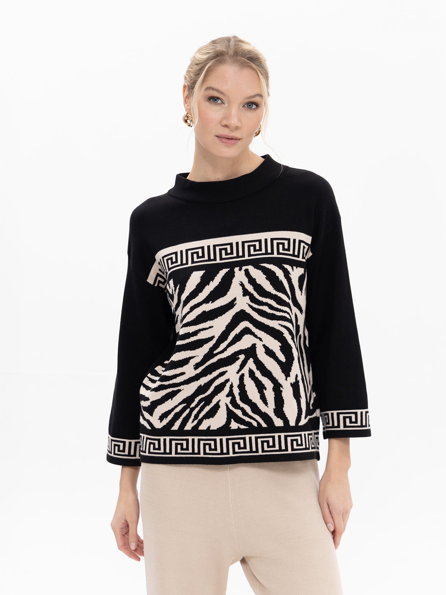 Pullover mit Zebraprint und Stehkragen