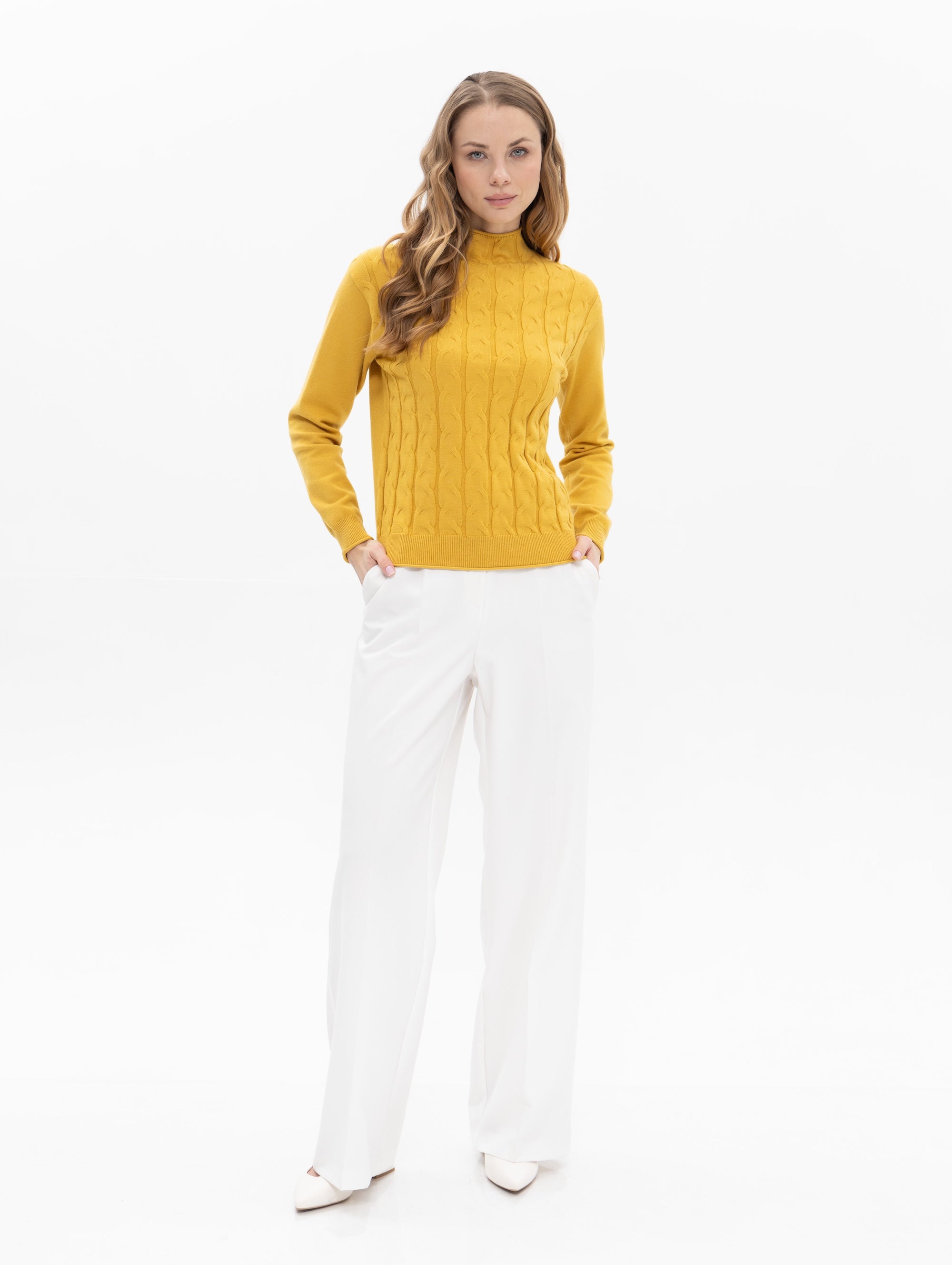 Rollkragenpullover mit Zopfstrick-Optik
