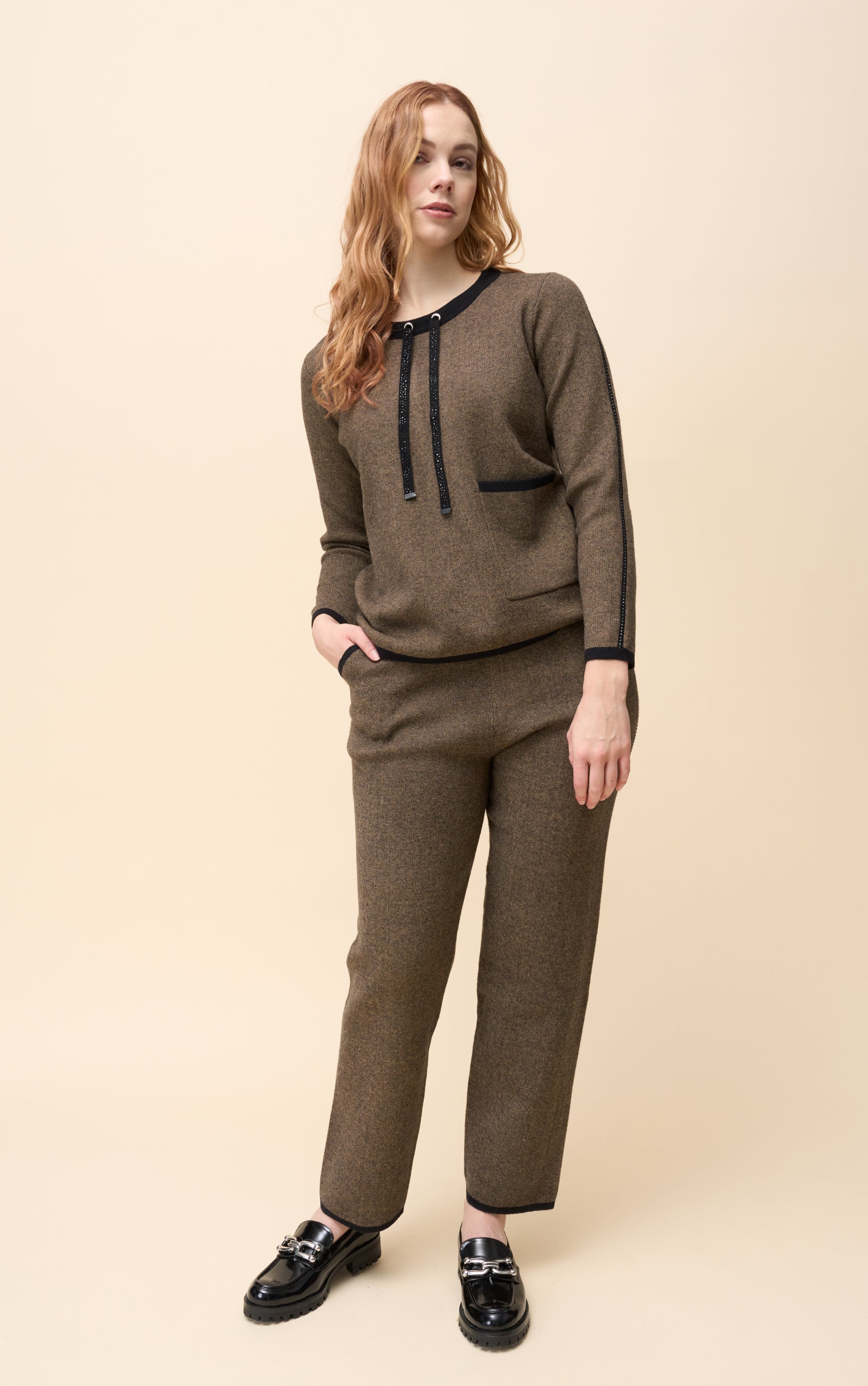 Strickhose mit Strass-Kordeln
