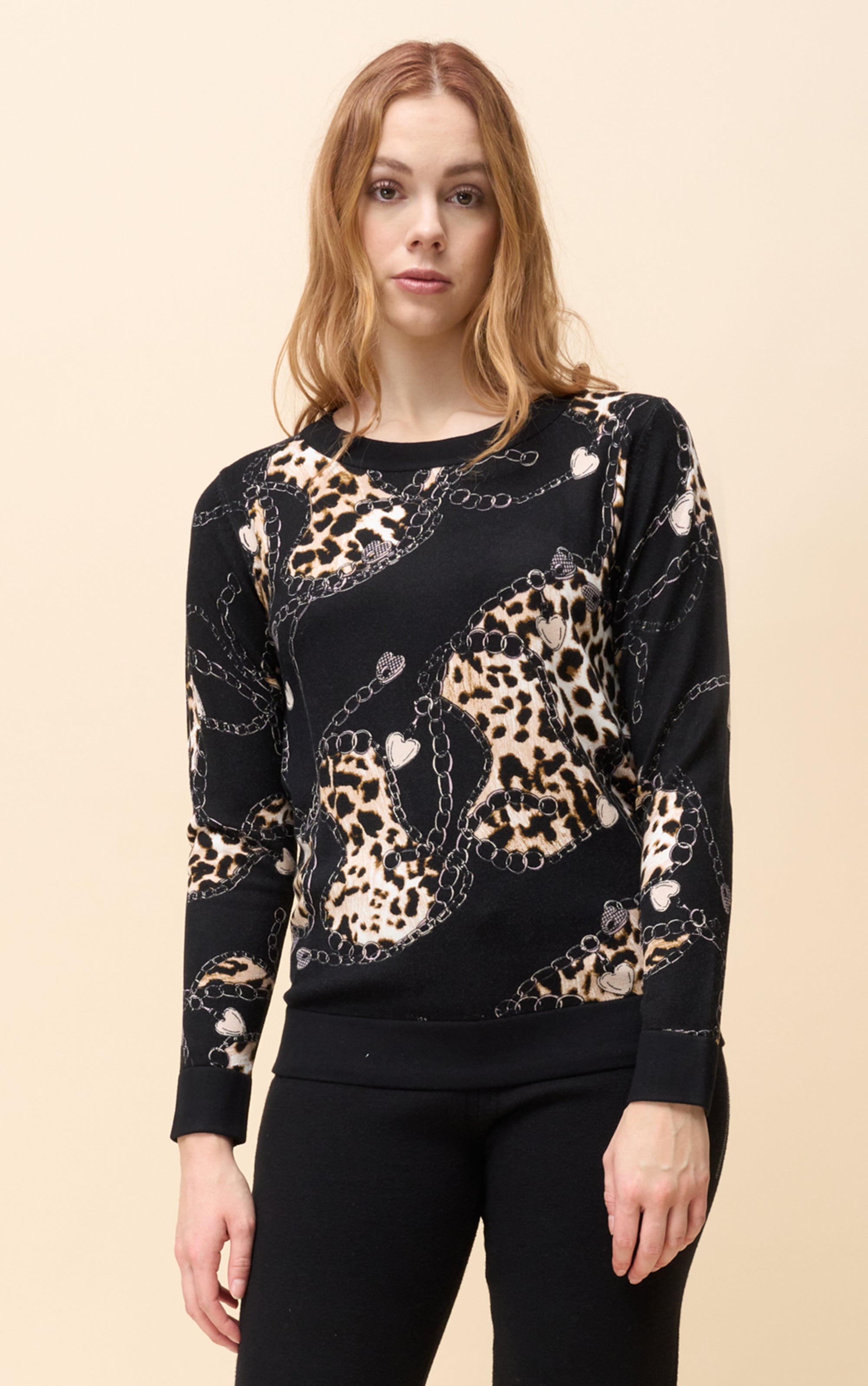 Strickpullover mit Leo- und Schmuckprint