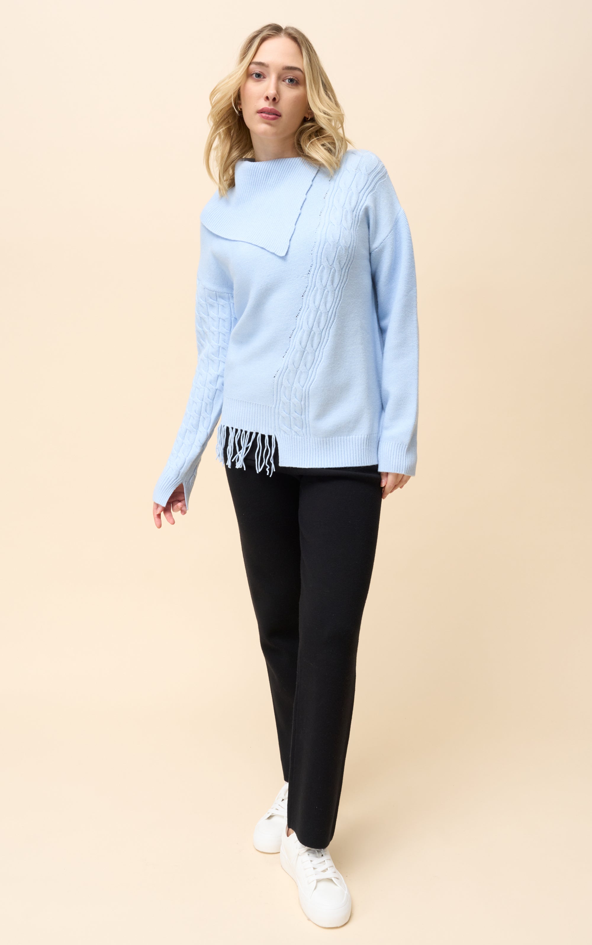 Strickpullover mit Schalkragen und Fransendetail am Saum