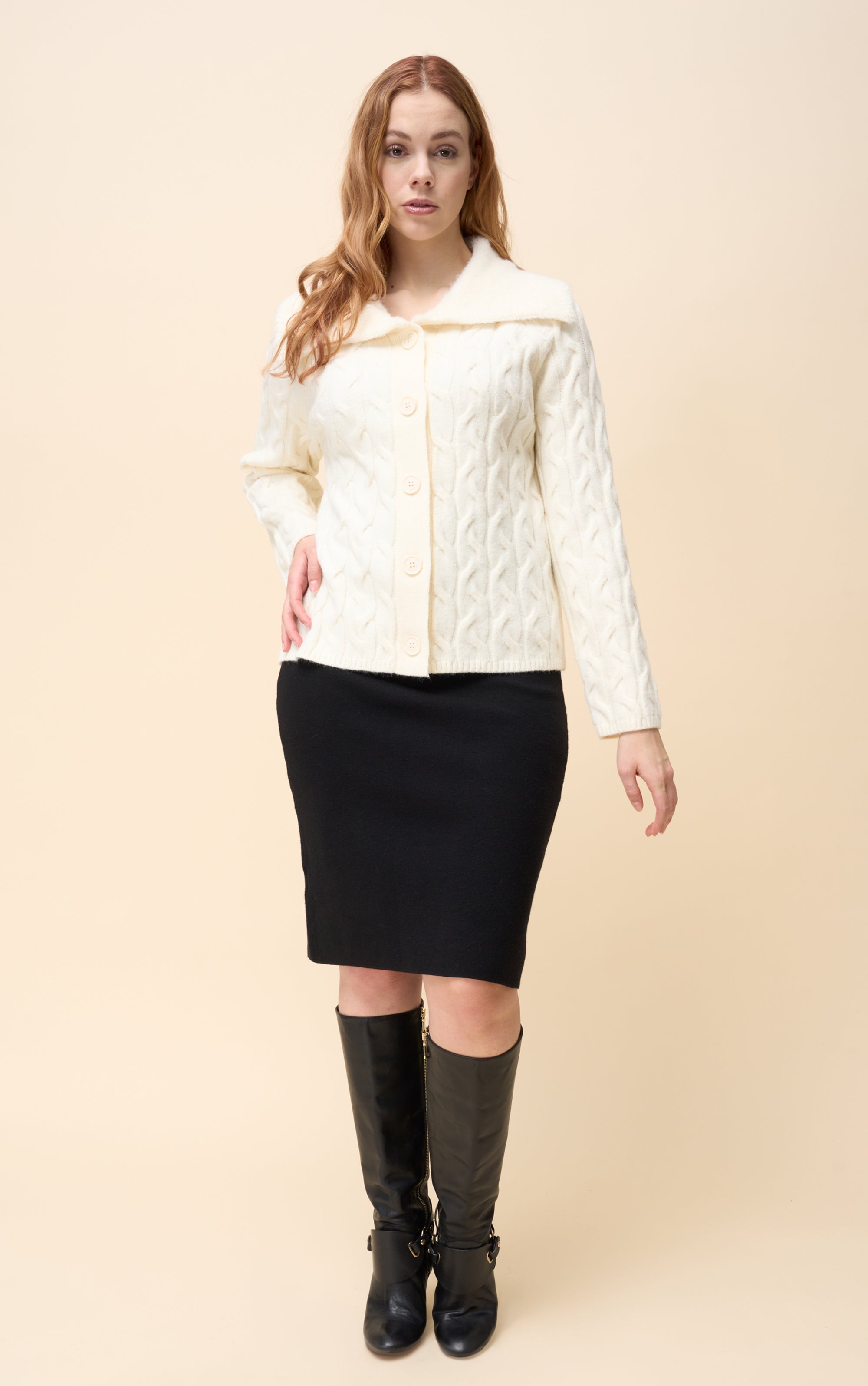 Cardigan mit Knöpfen und großem Kragen