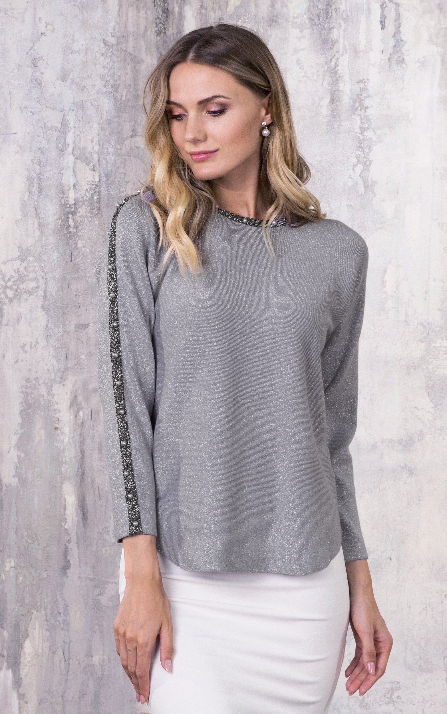 Strickpullover aus Glitzergarn mit Perlen