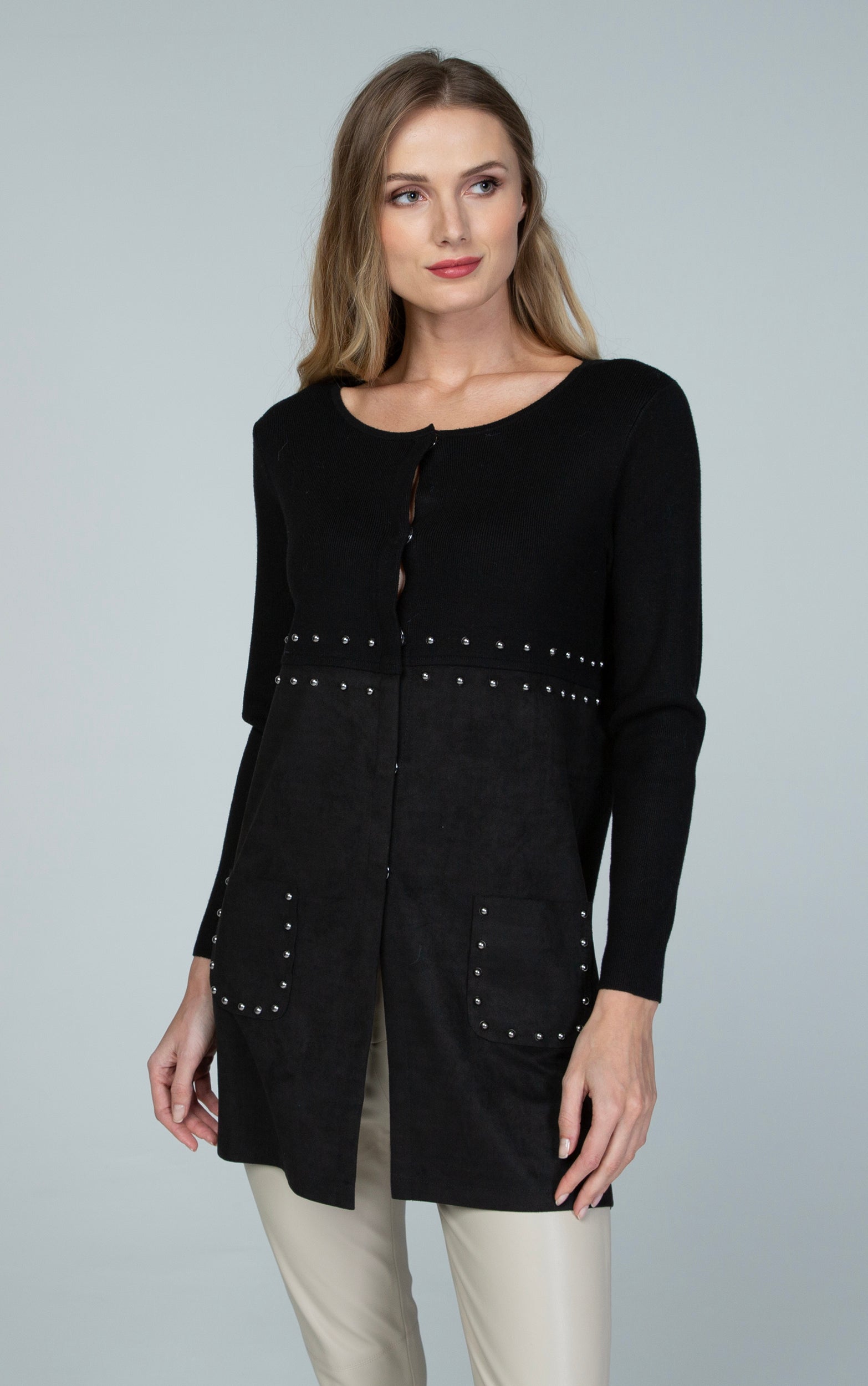 Feminine Jacke im Materialmix mit Nietendetails