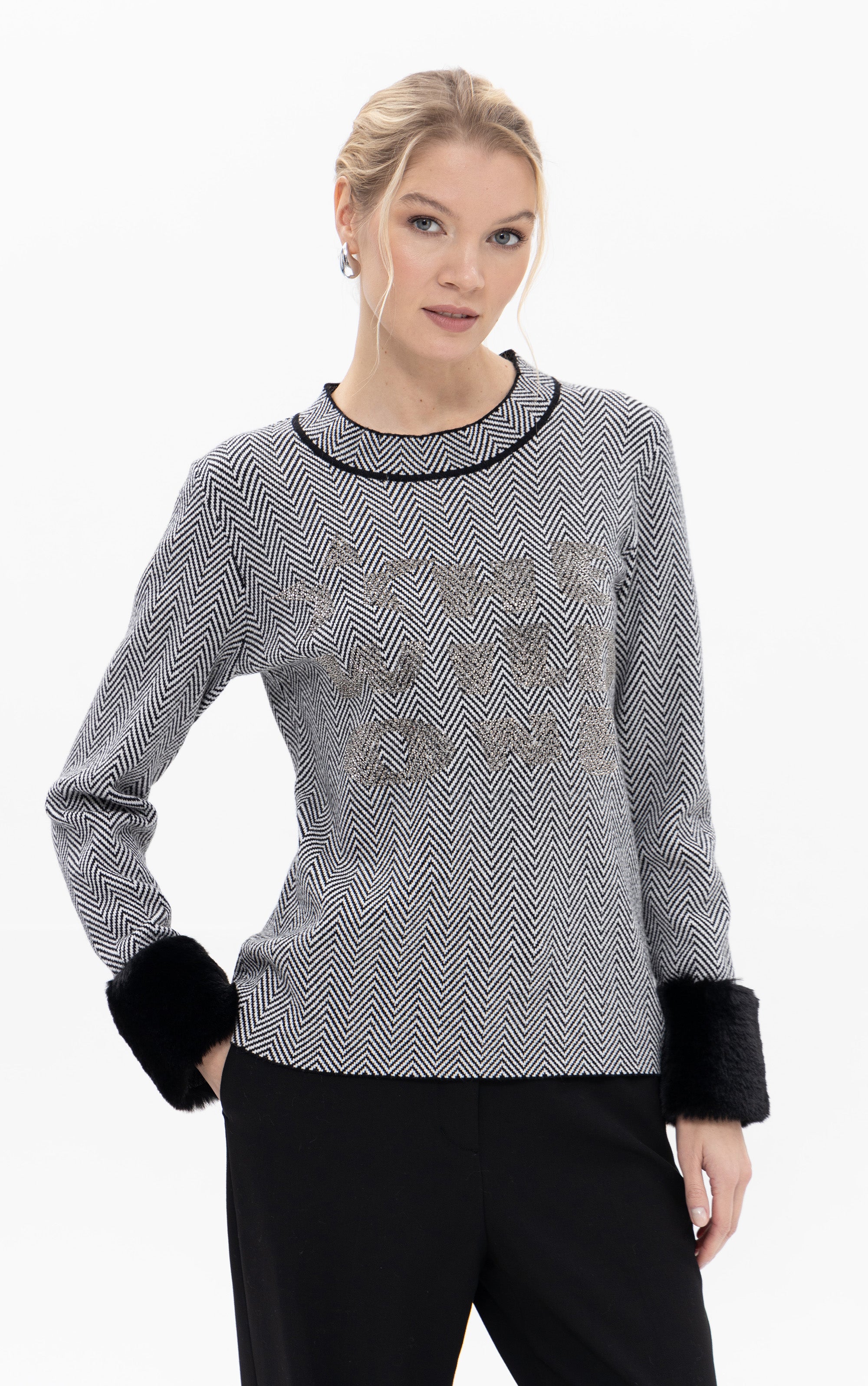 Pullover mit Pelzmanschetten und Struktur