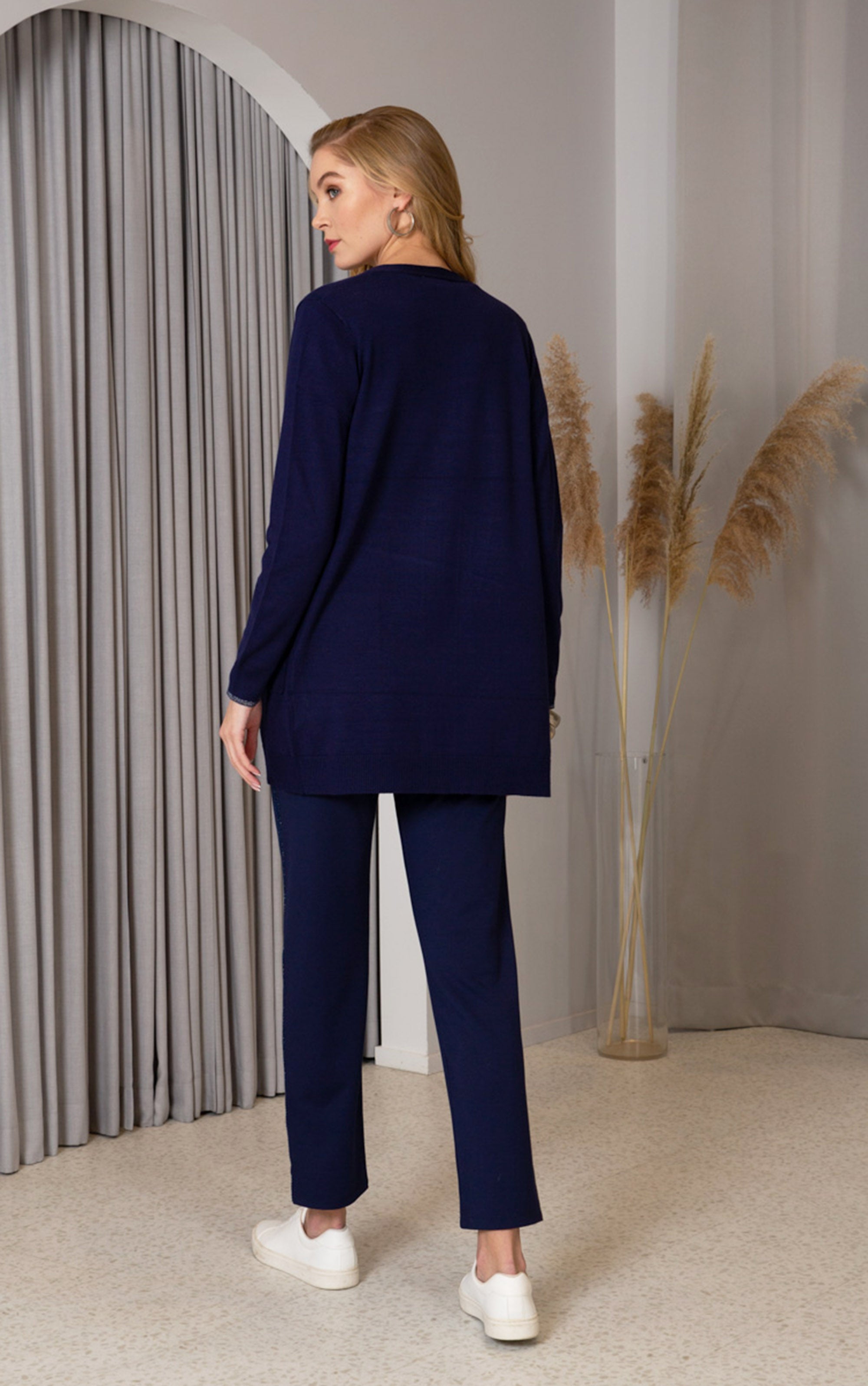 Hose mit seitlichem Lurex-Streifen und Bindegürtel