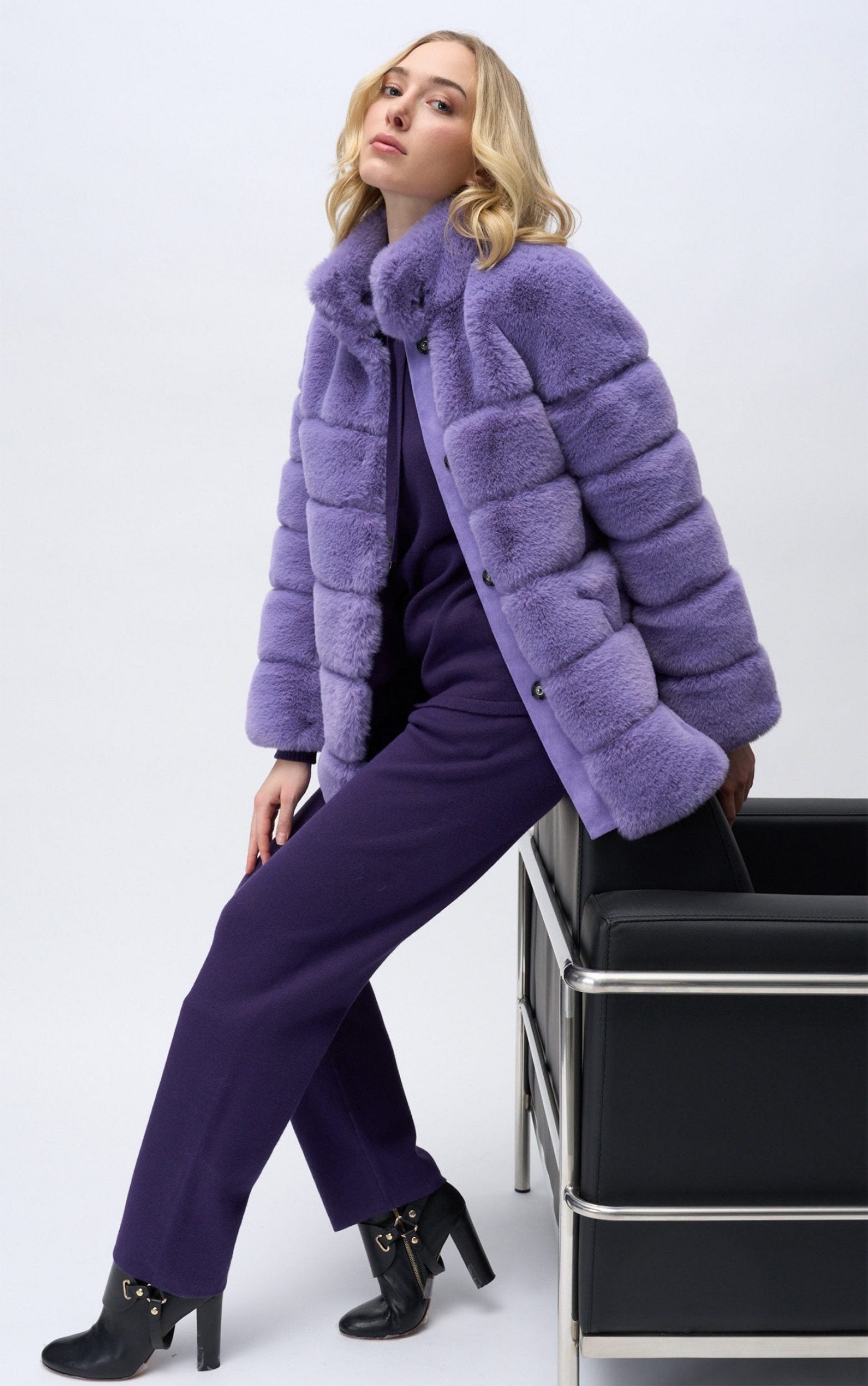 Kunstfell Steppjacke in zartem Hellviolett oder Schwarz