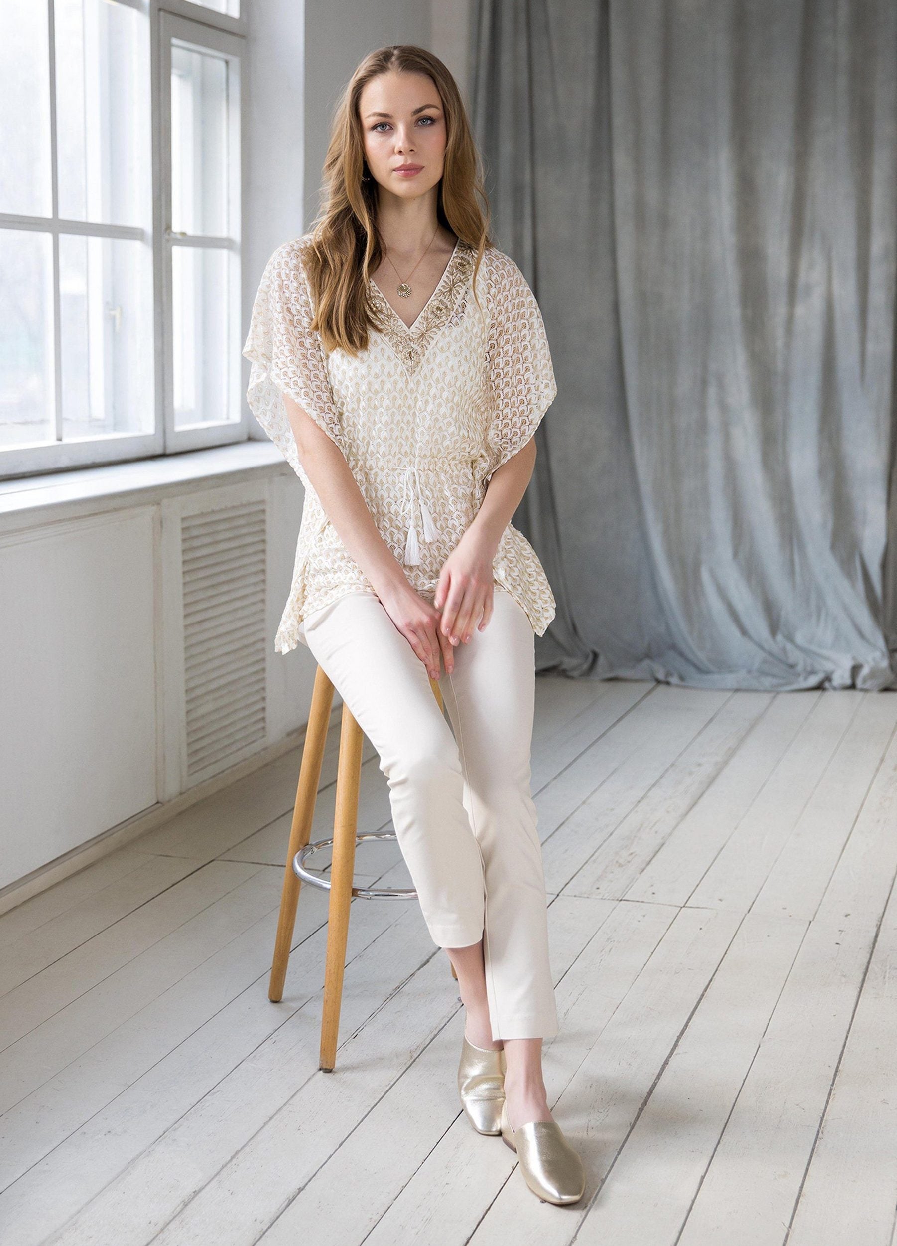 Tunika mit goldenen Details