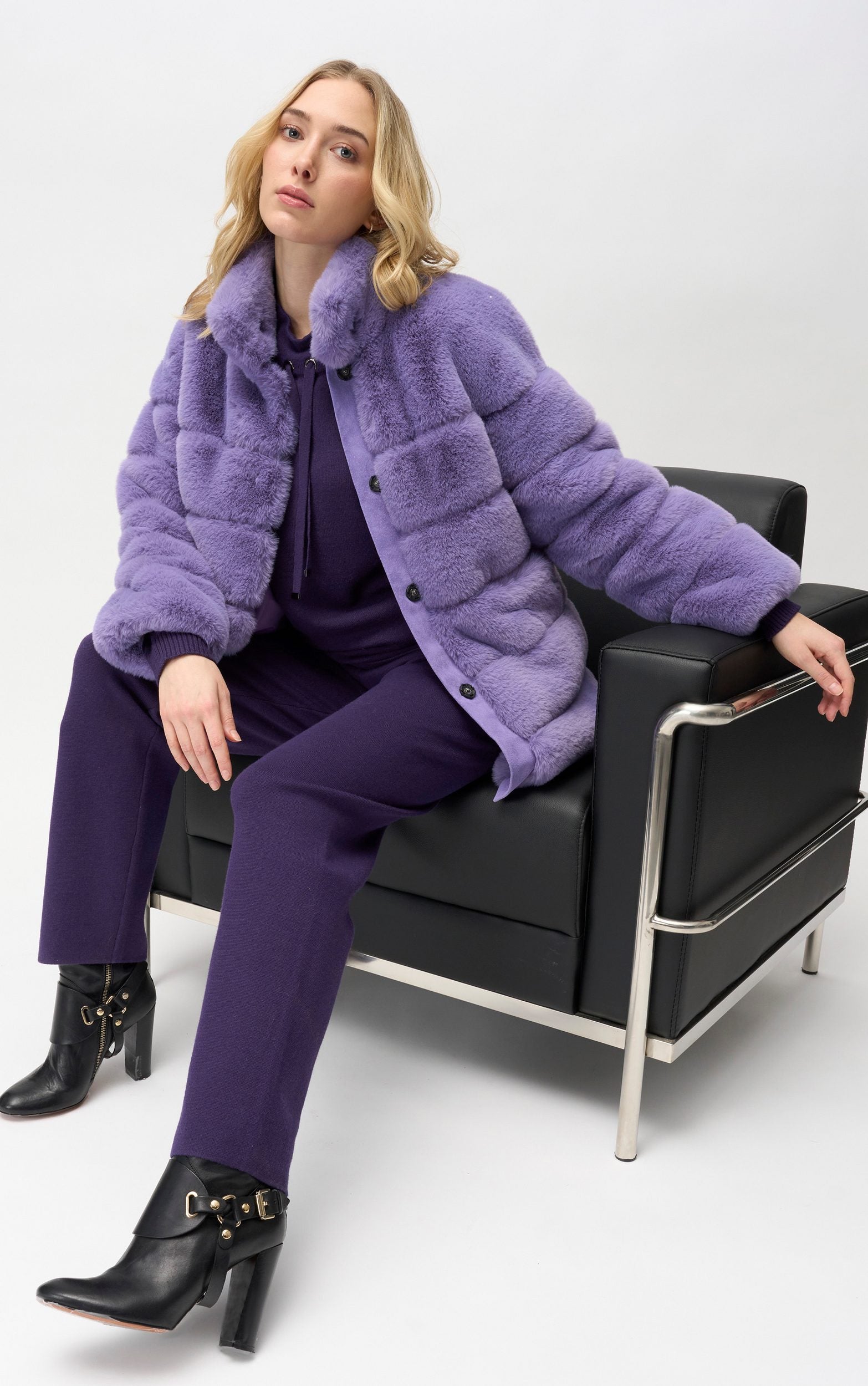 Kunstfell Steppjacke in zartem Hellviolett oder Schwarz