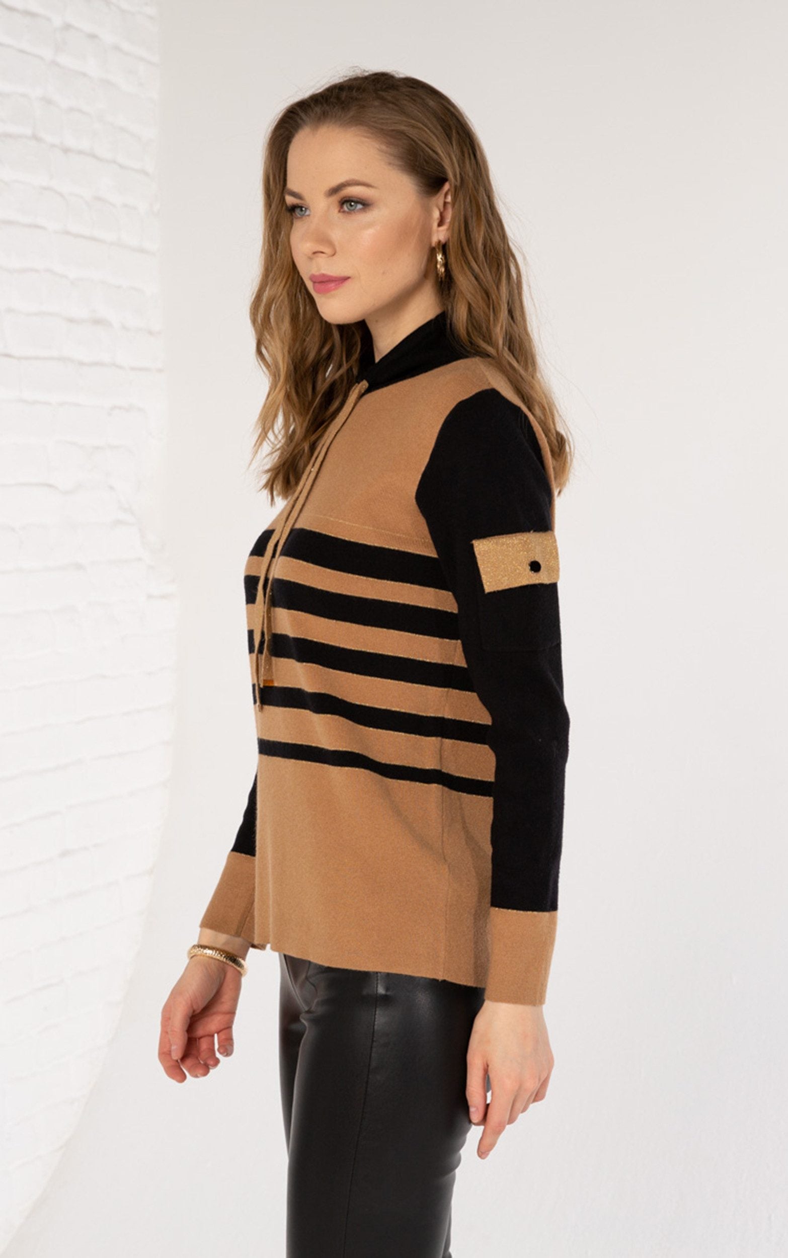 Strickpullover mit Streifenmuster und Taschendetail