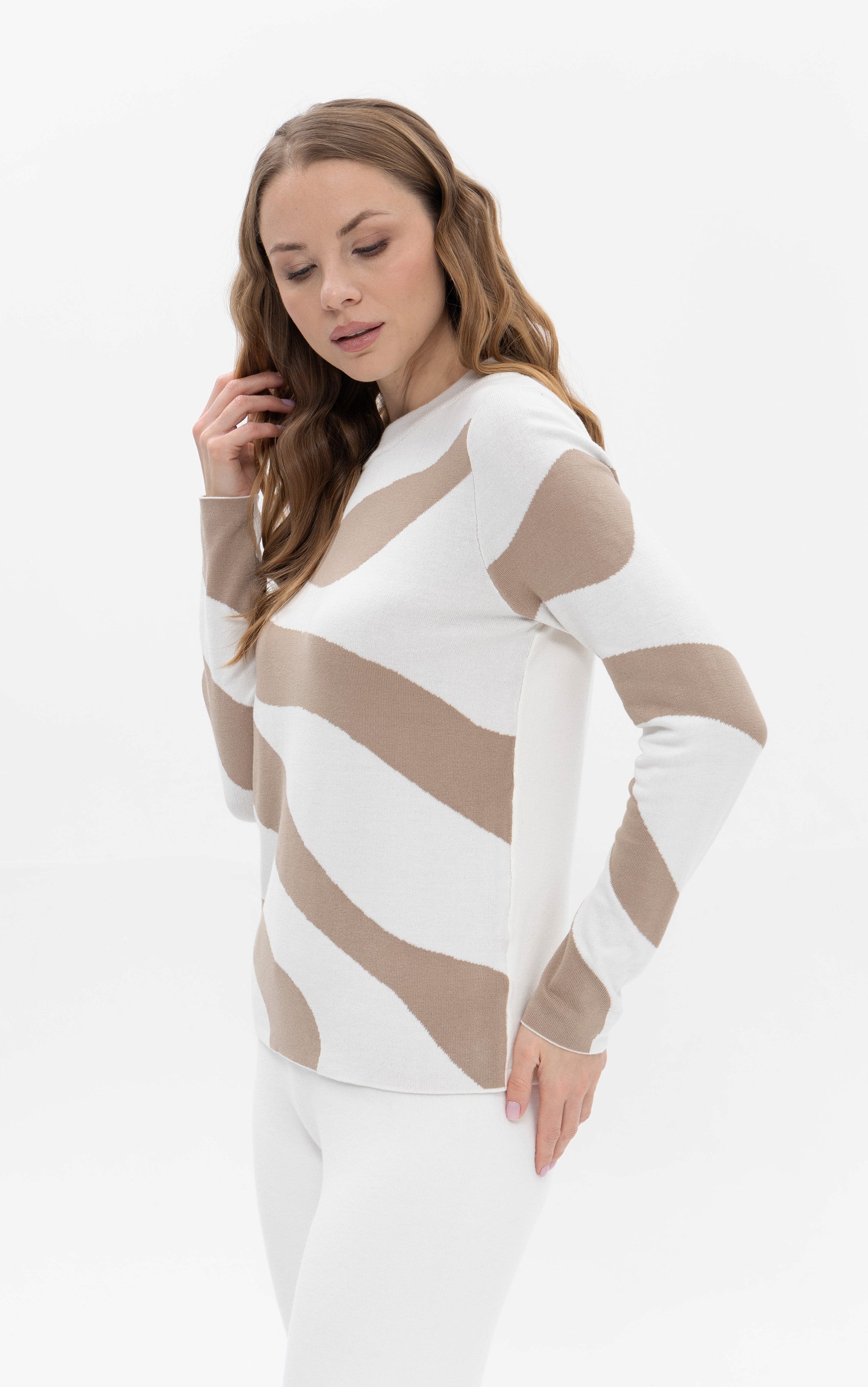 Pullover mit welligem Streifenmuster