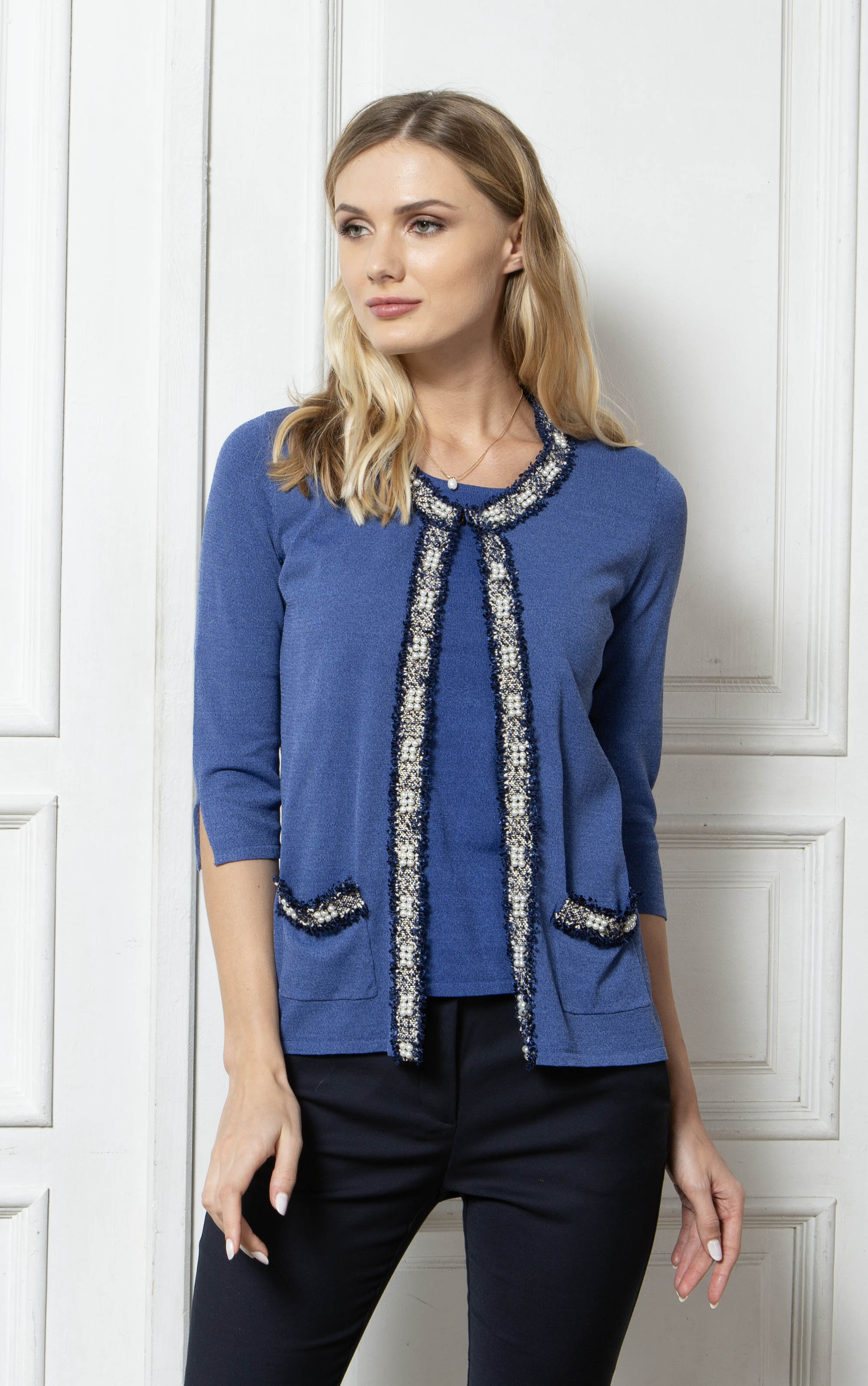 Twinset mit Bouclé- und Perlenbesatz