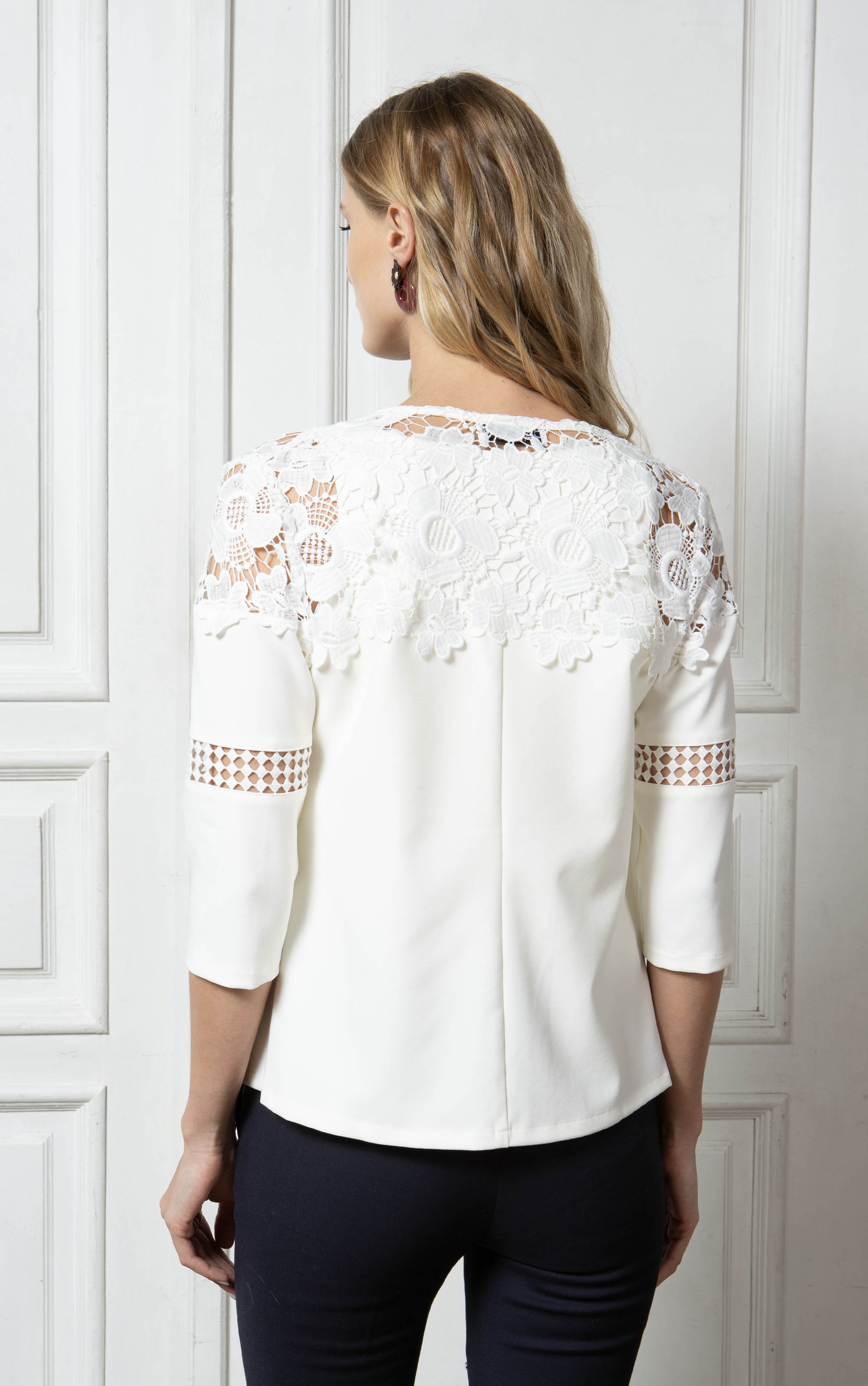 Leichter Cardigan mit Spitzendetails