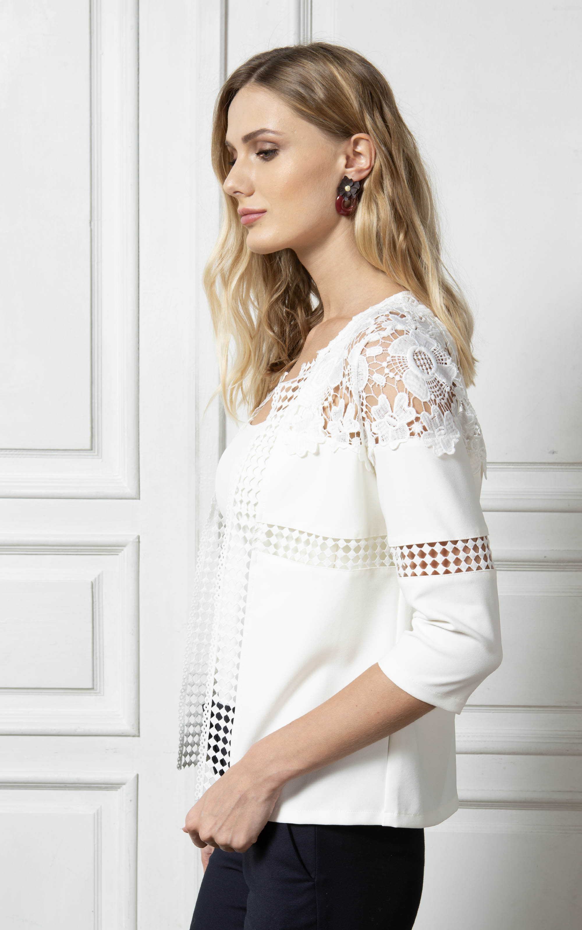 Leichter Cardigan mit Spitzendetails