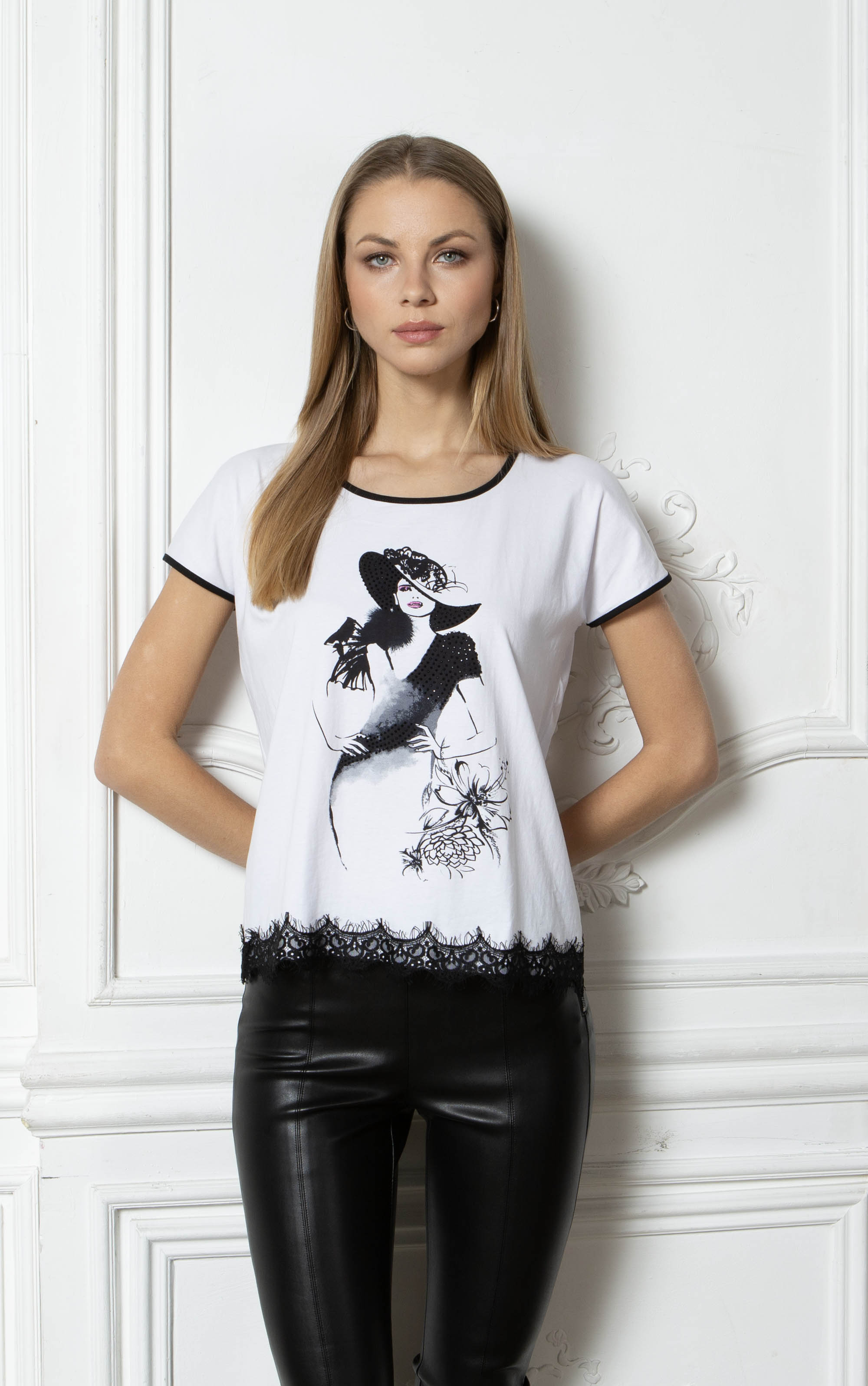 T-Shirt mit Spitzenbesatz und Modeillustration