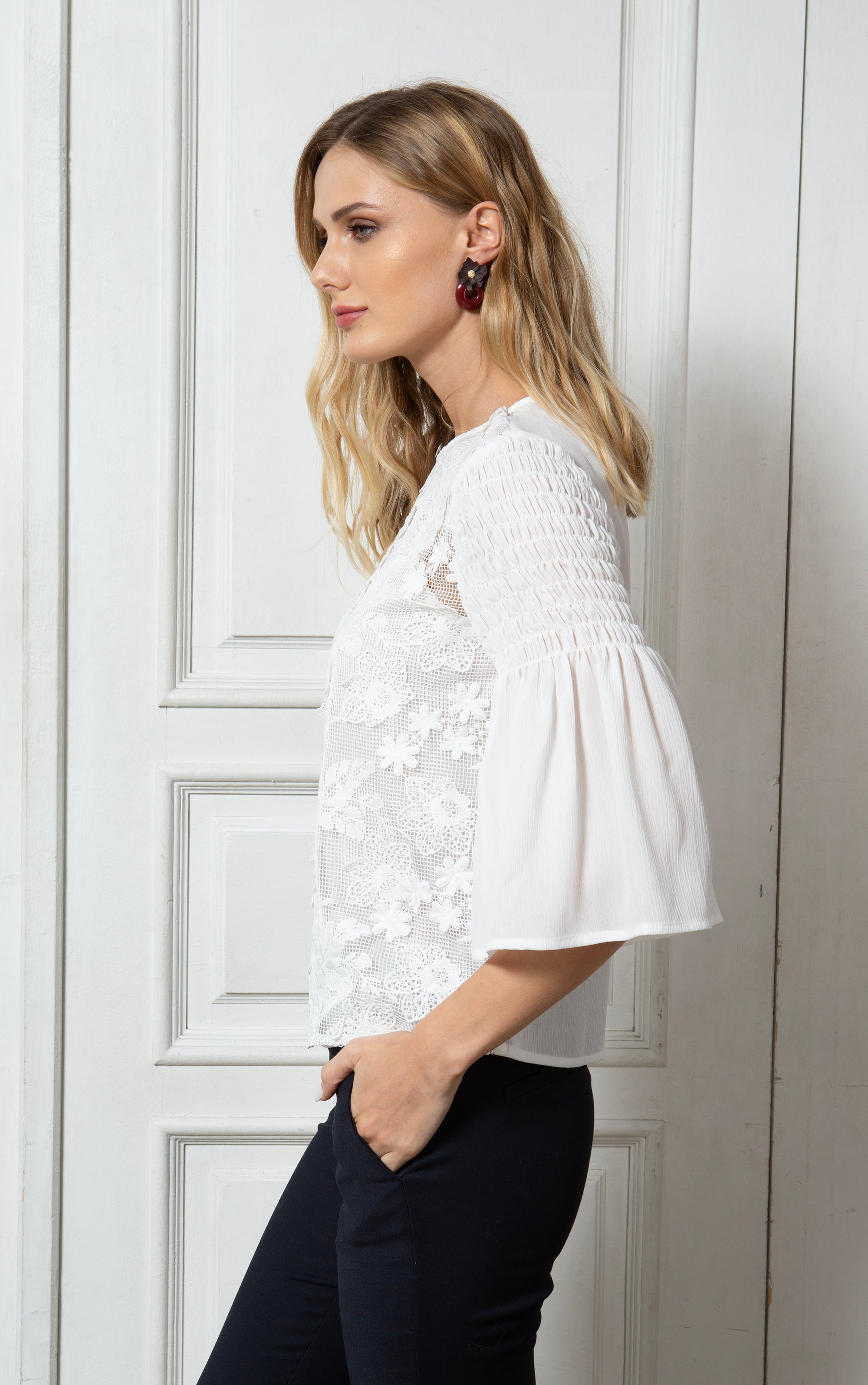 Bluse mit Blumenstickerei und Netzfront