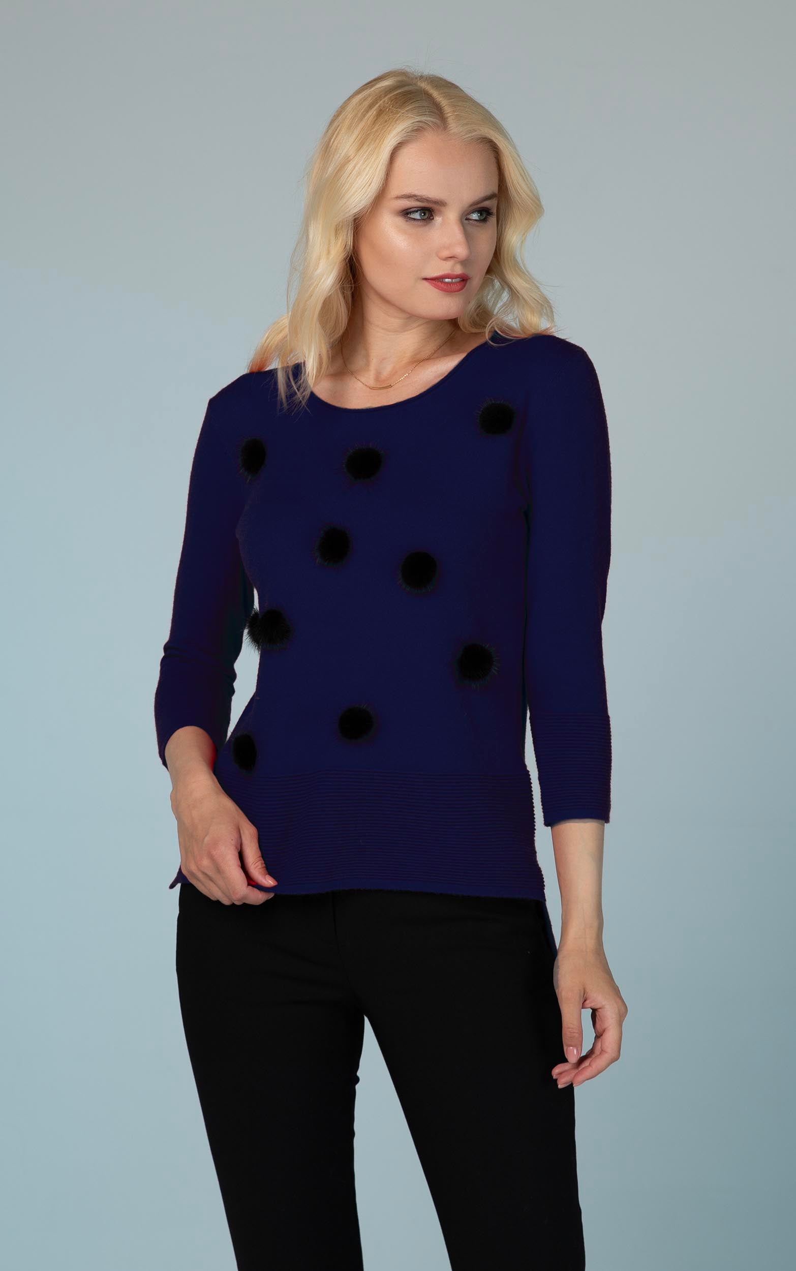 Strickpullover mit schwarzen Bommeldetails