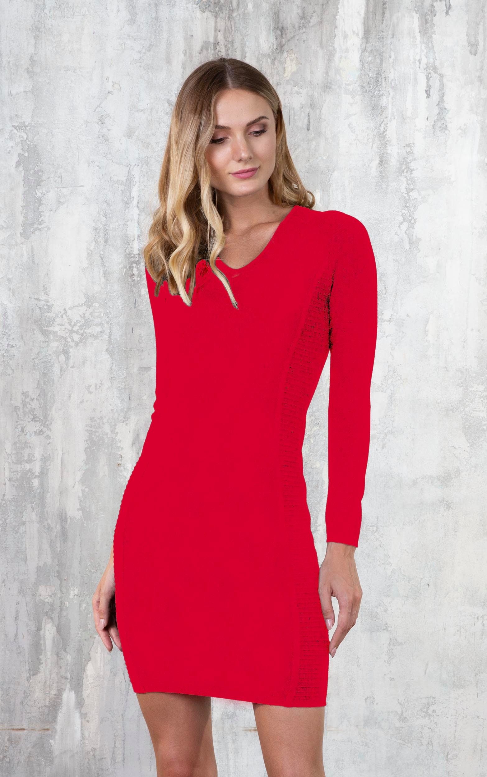 Langärmliges Kleid mit Details an den Seiten