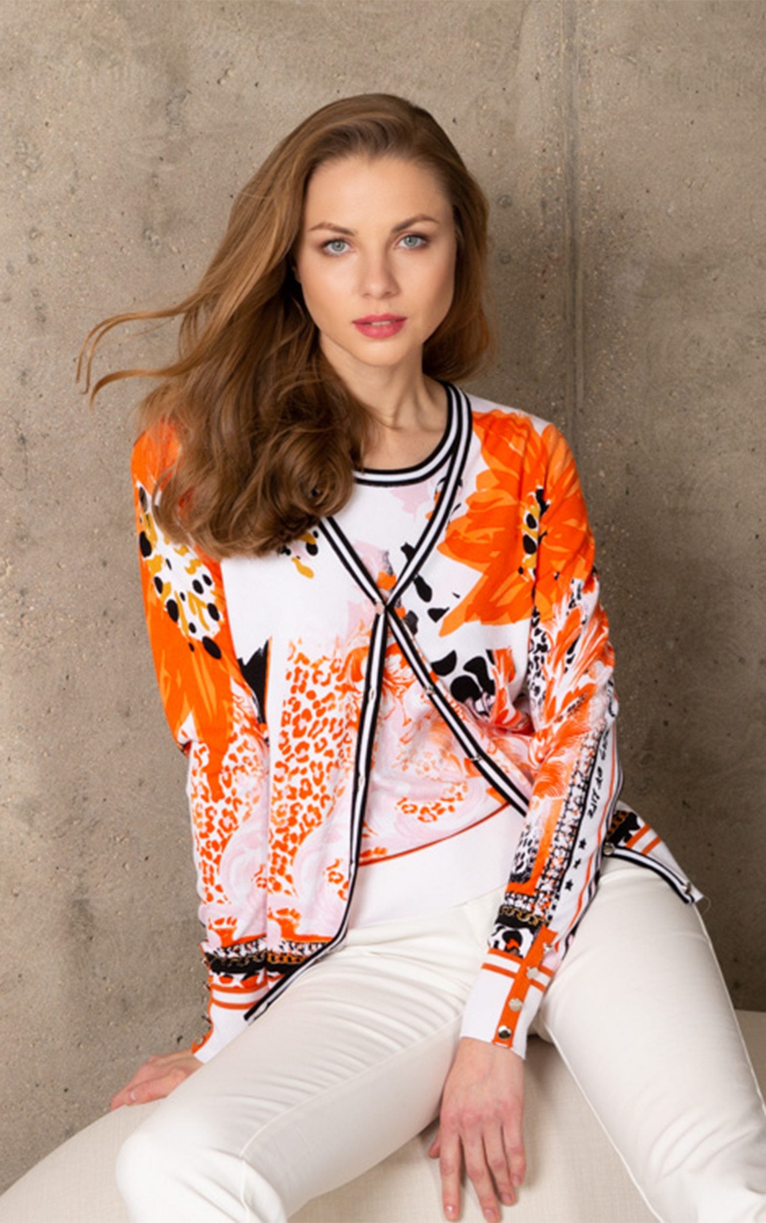 Twinset mit floralen Ornamenten und Leoprint