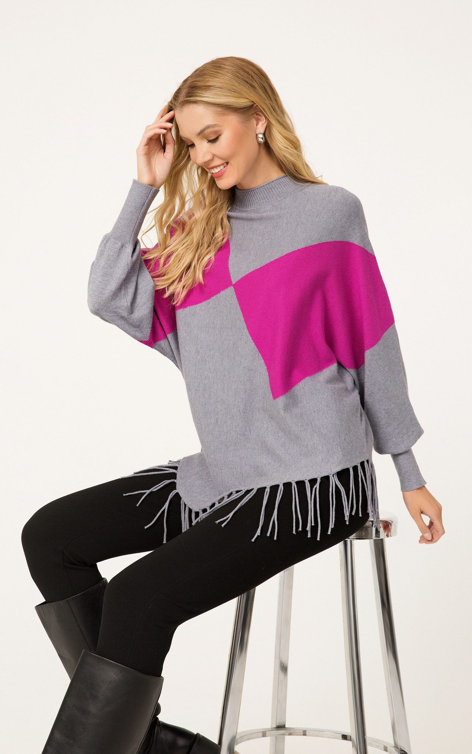 Strickpullover mit rosa Farbblock und Fransen