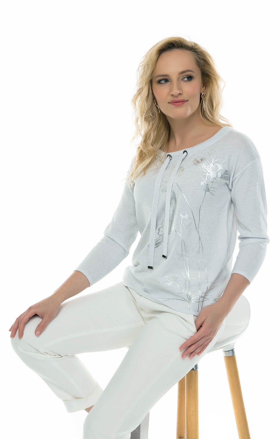 Sweatshirt mit Silberschimmer und floralen Details