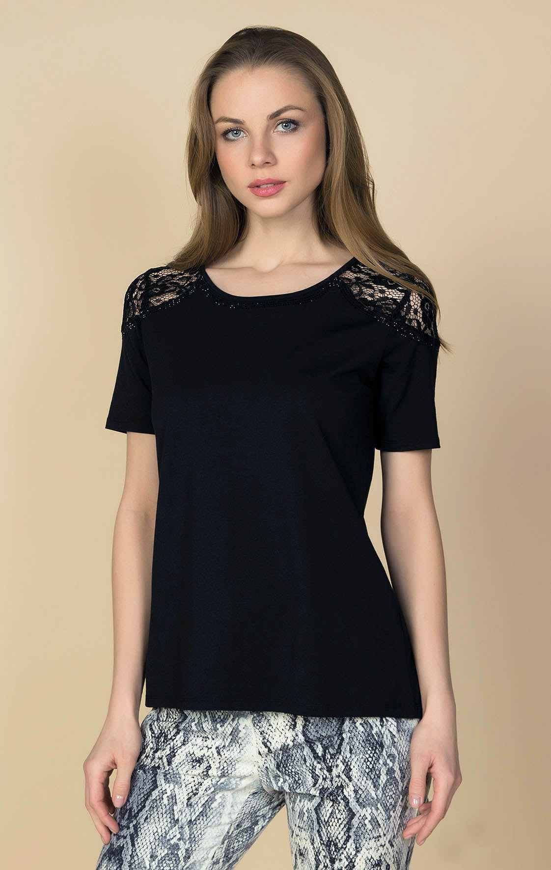 T-Shirt mit Spitzendetails an den Schultern