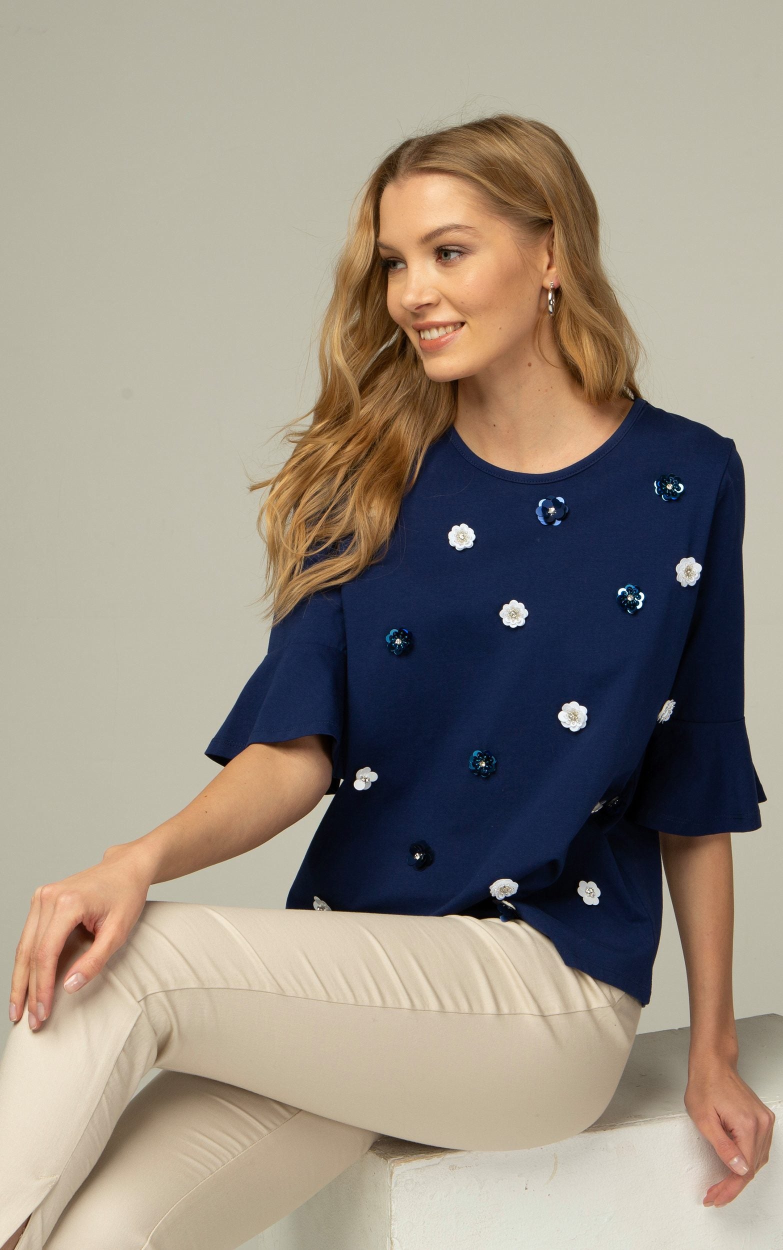 T-Shirt mit Blumenapplikation