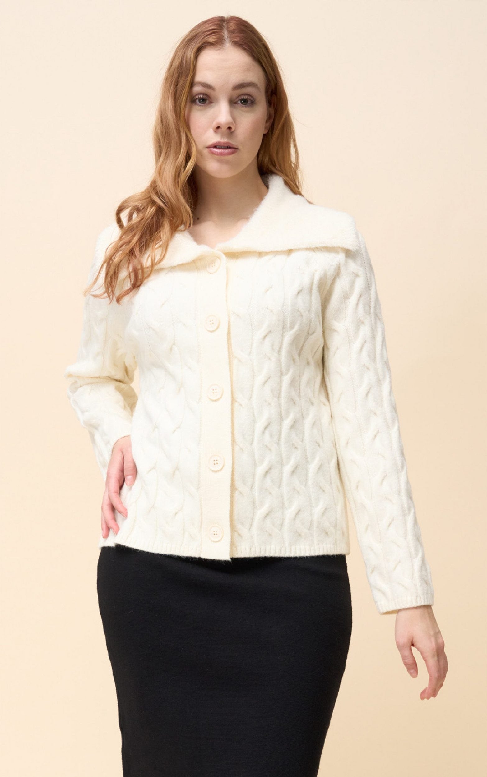 Cardigan mit Knöpfen und großem Kragen