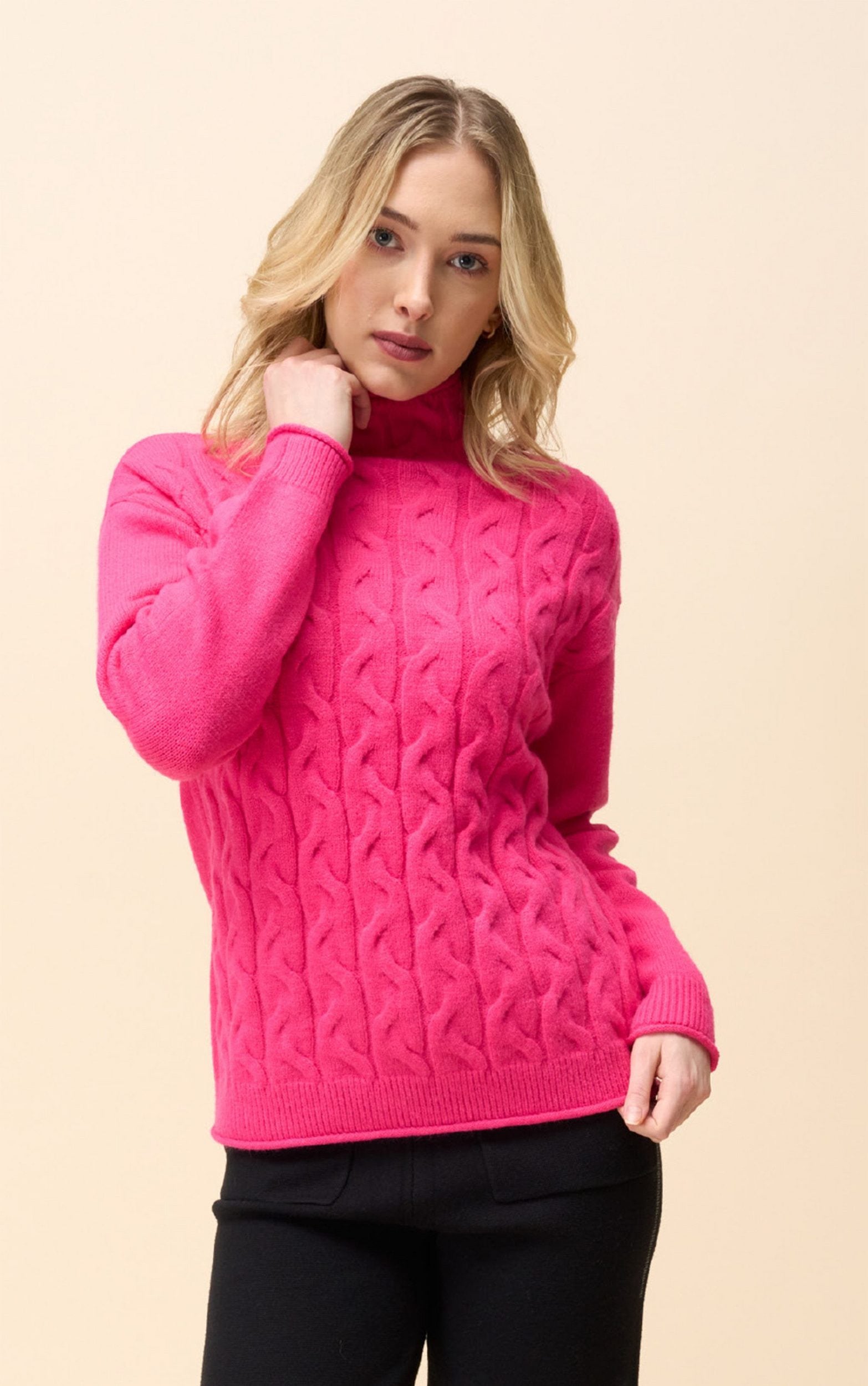 Strickpullover mit Zopfmuster