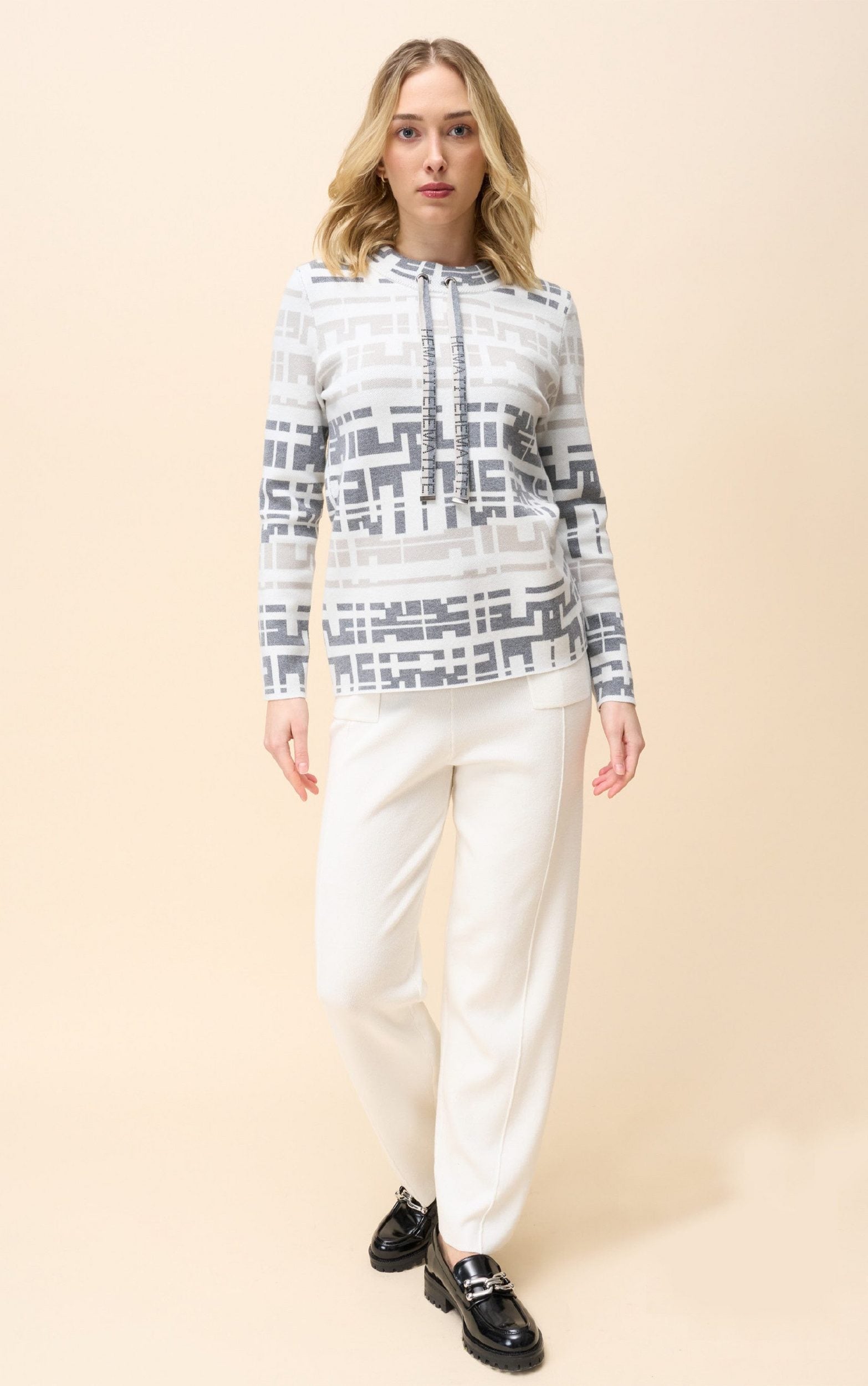 Strickpullover mit geometrischem Muster und Strassdetails