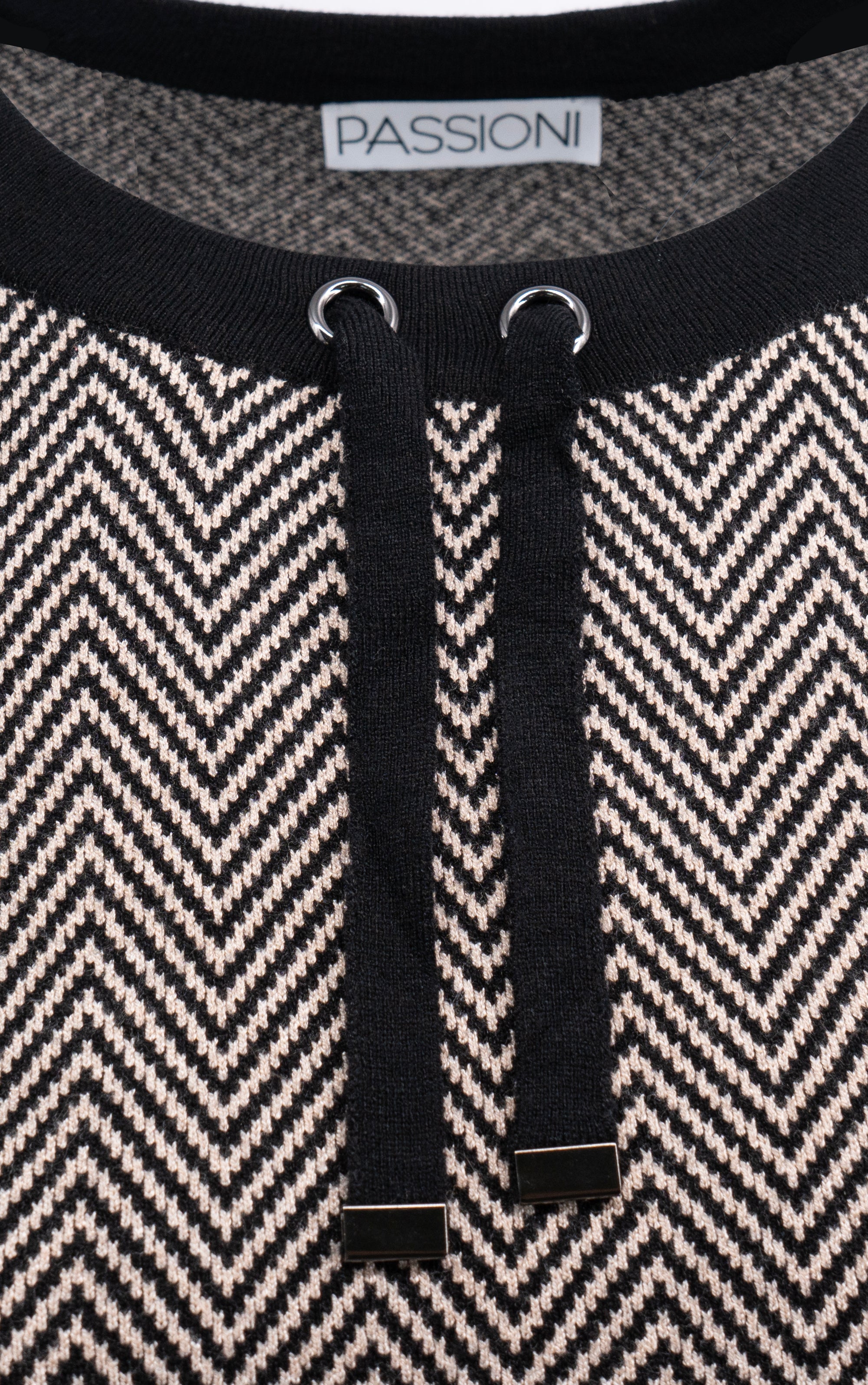 Strickpullover mit Fischgrät- und Streifenmuster im sportlich-eleganten Stil