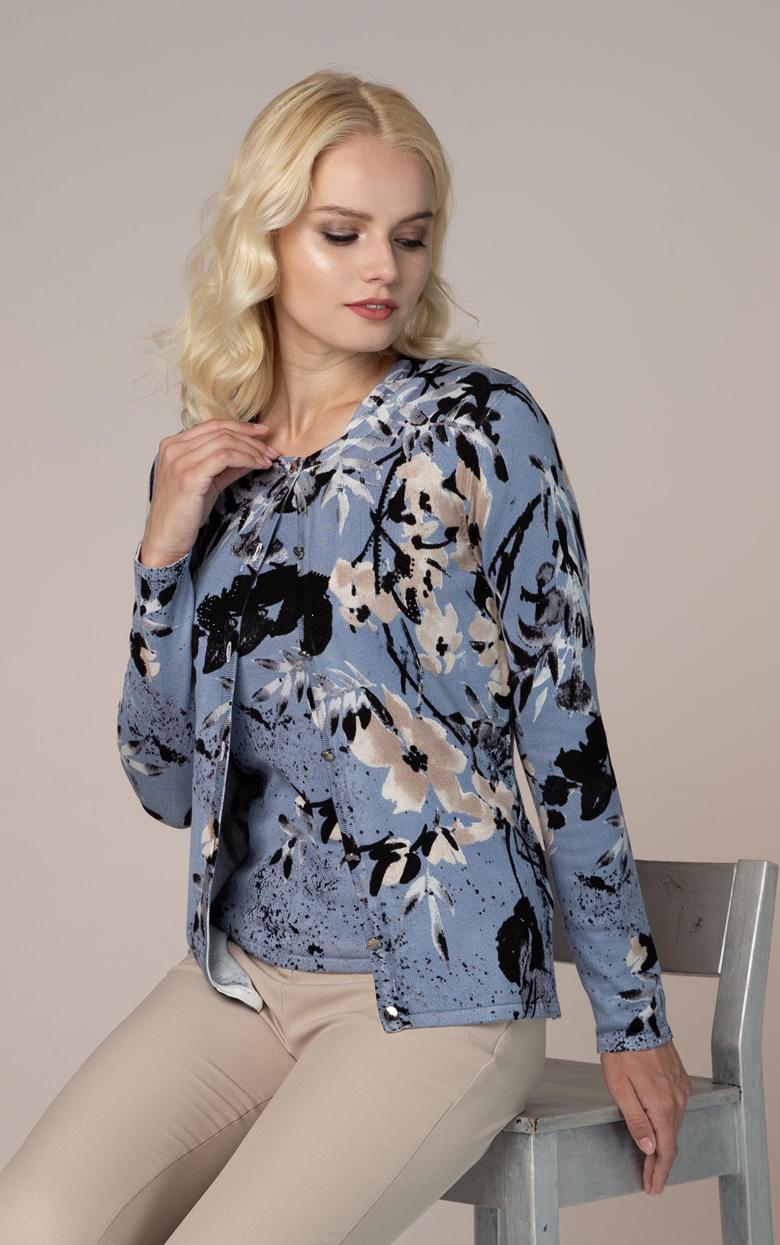 Twinset mit blauem Blumendruck
