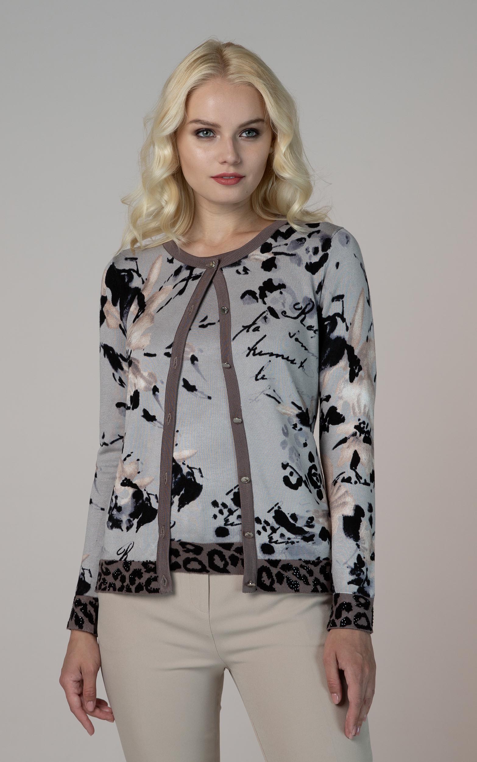 Twinset mit Blumendruck und Leodetail