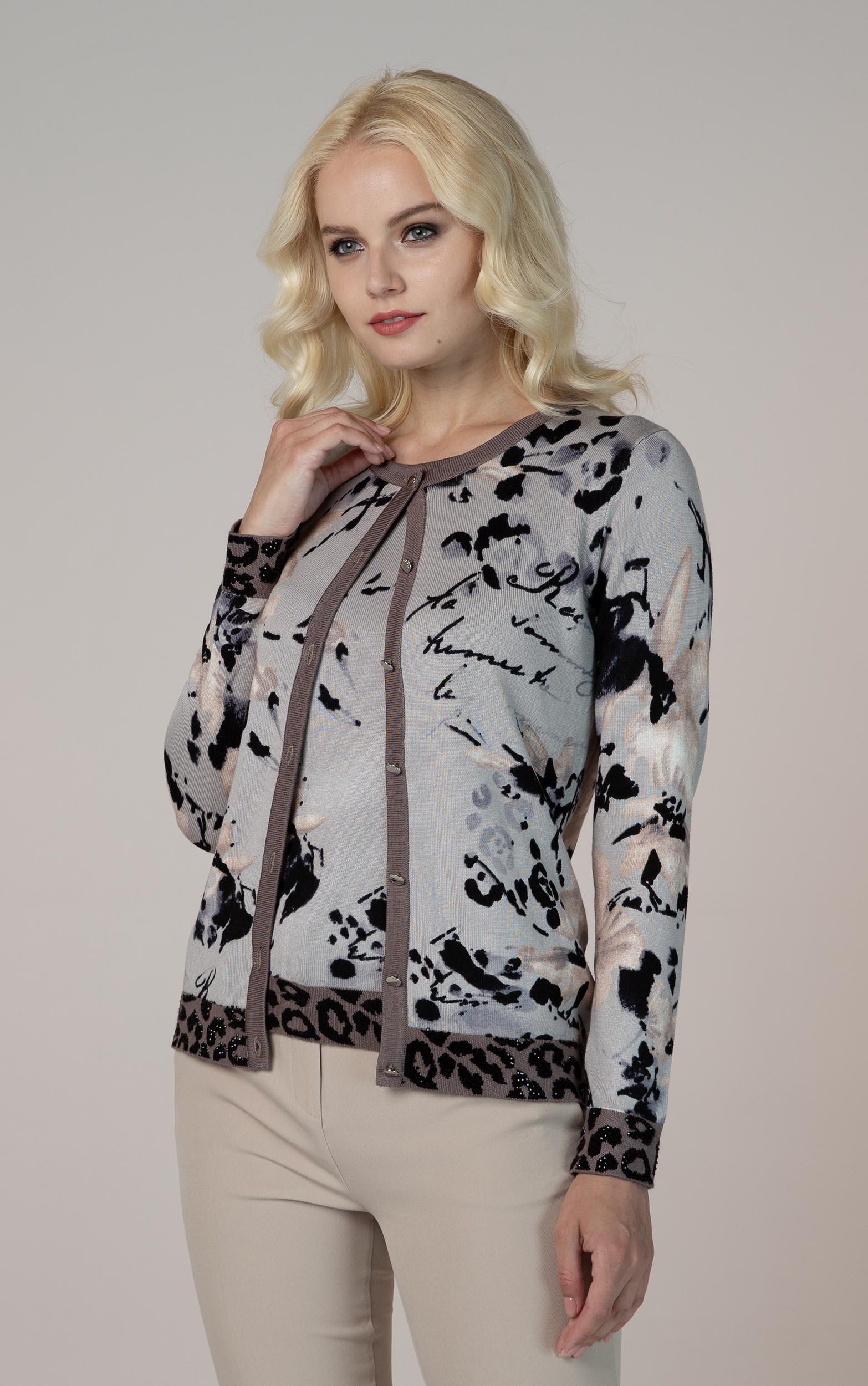 Twinset mit Blumendruck und Leodetail