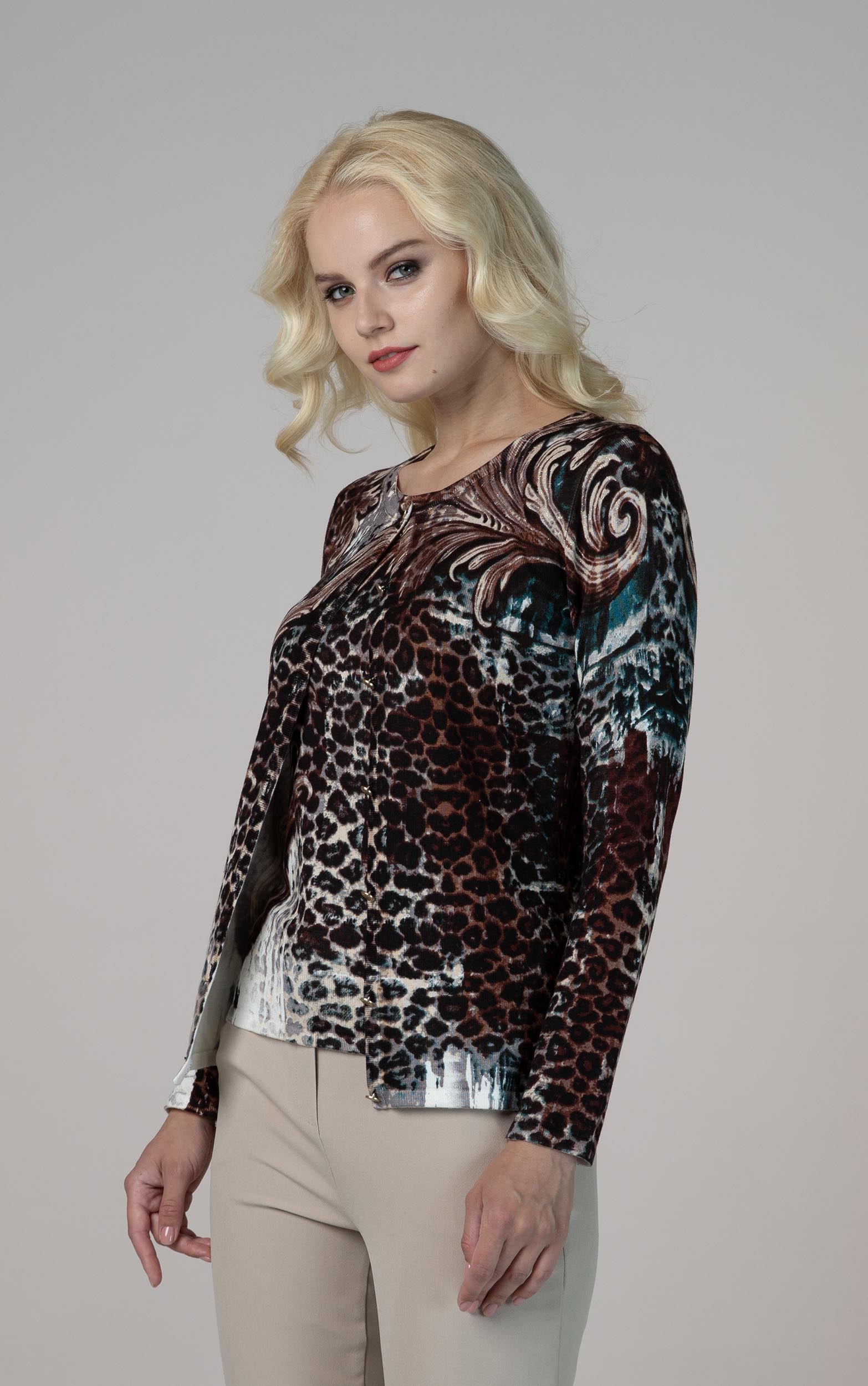 Twinset mit einem Mix aus Leoparden- und Ziermustern