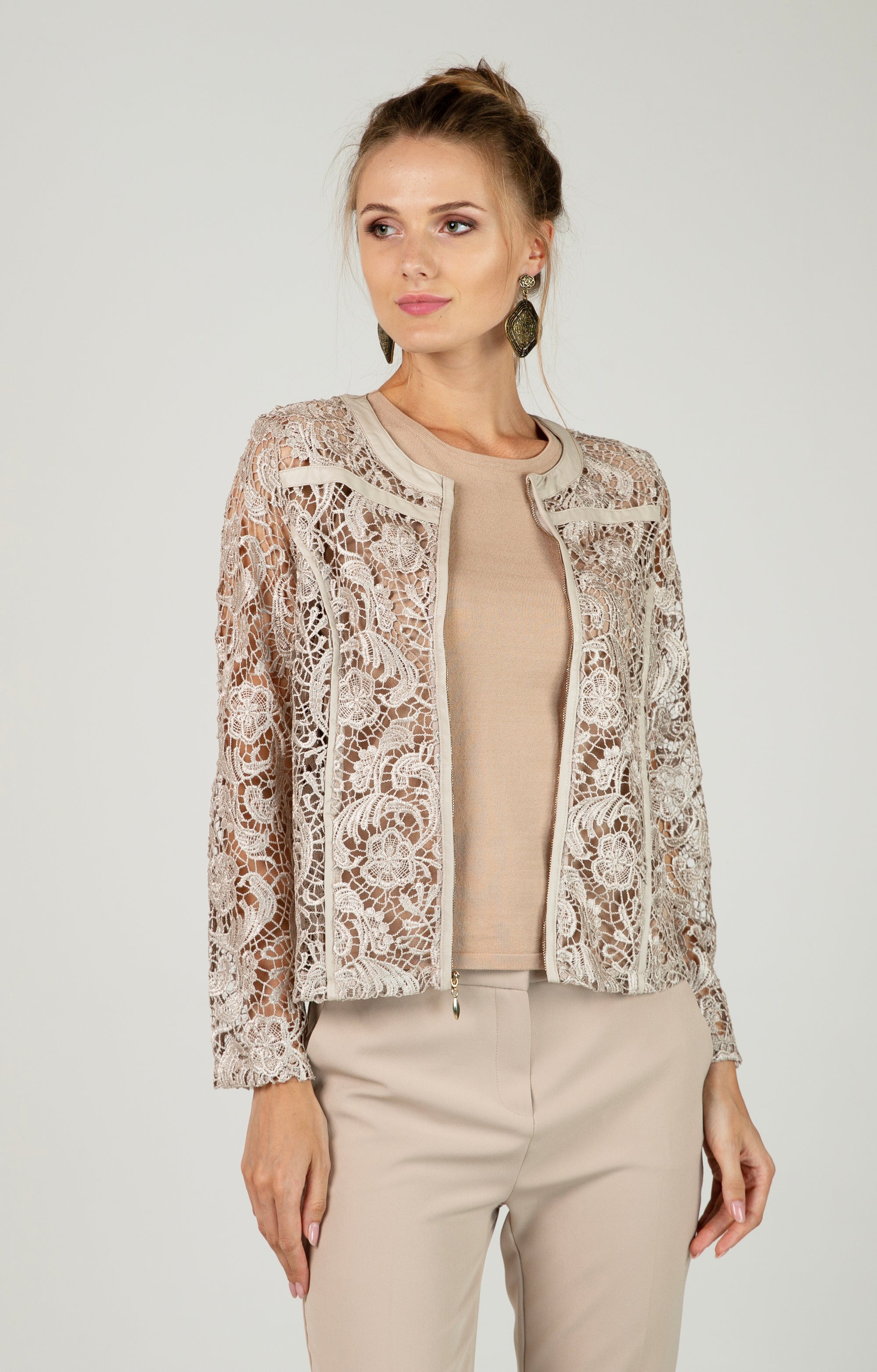 Jacke aus floraler Spitze in Beige