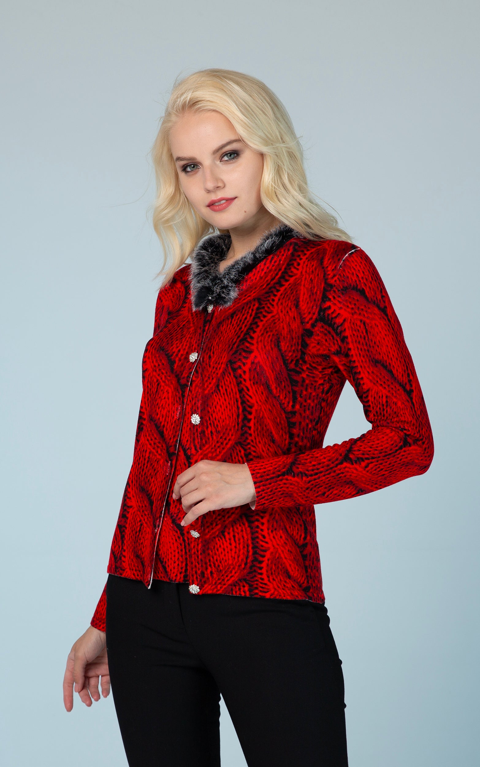 Twinset mit Pelzkragen in rotem Strickmuster mit V-Ausschnitt