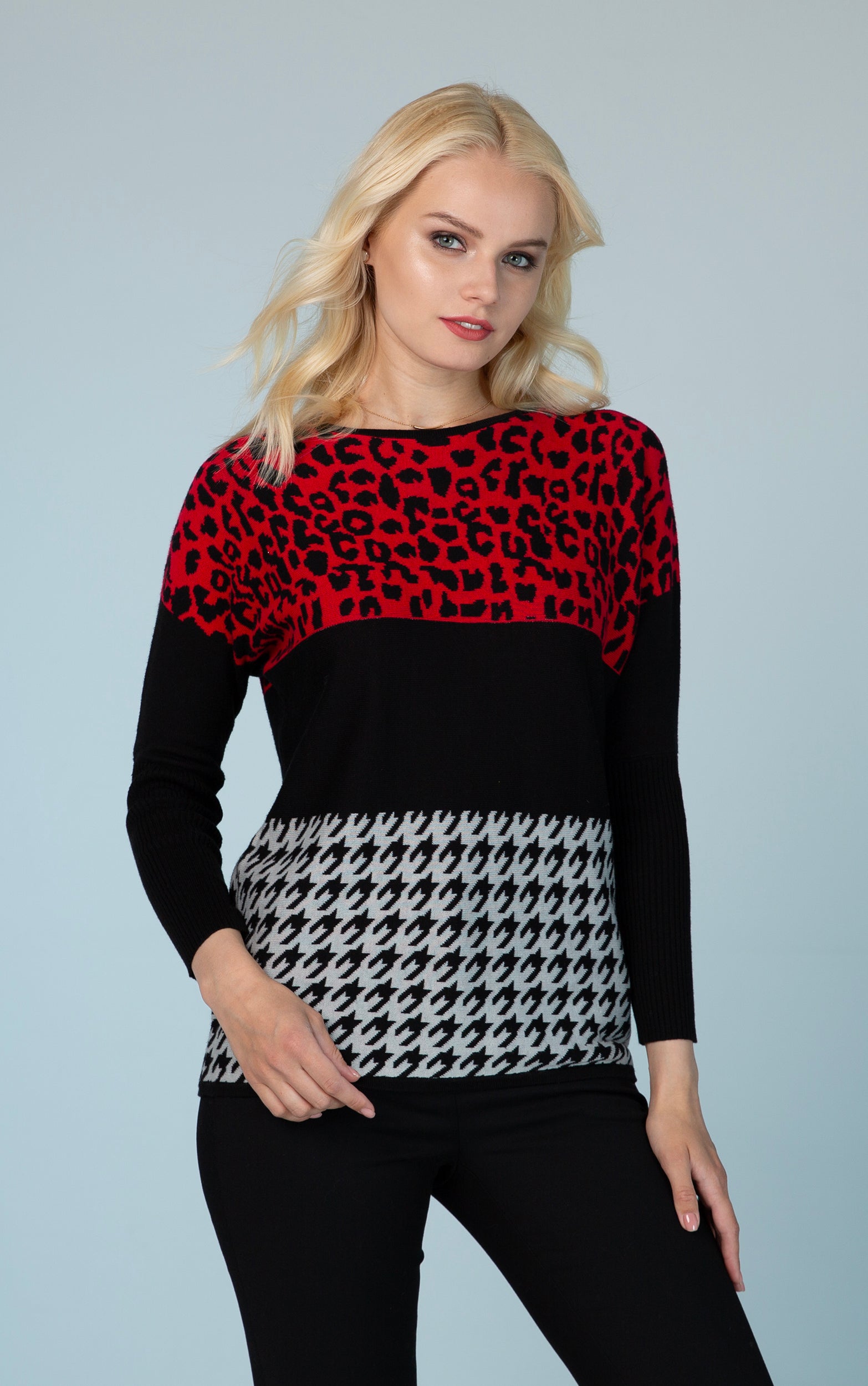 Strickpullover mit einem Mustermix Hahnentritt, Leopardenmuster und Uni