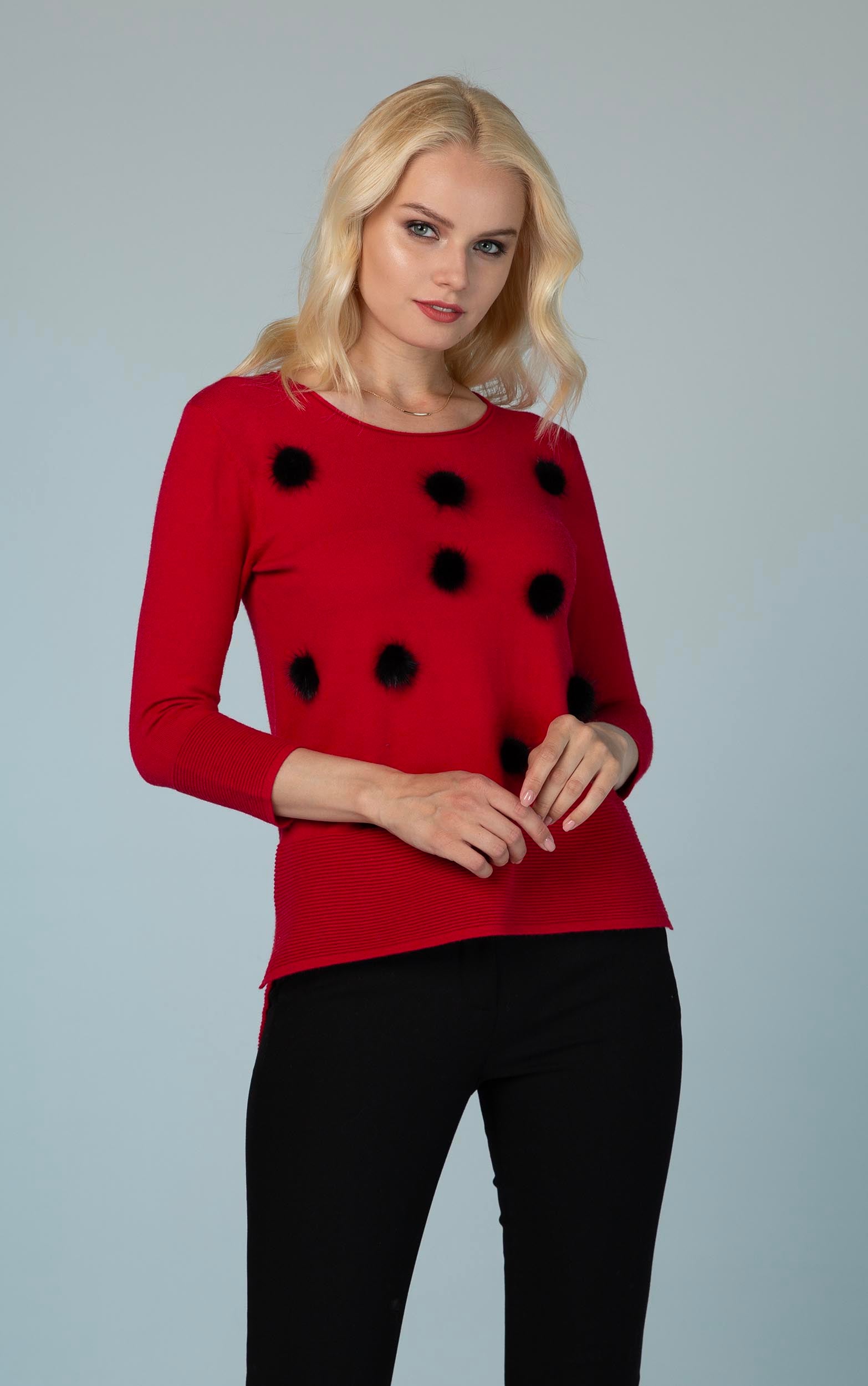 Strickpullover mit schwarzen Bommeldetails