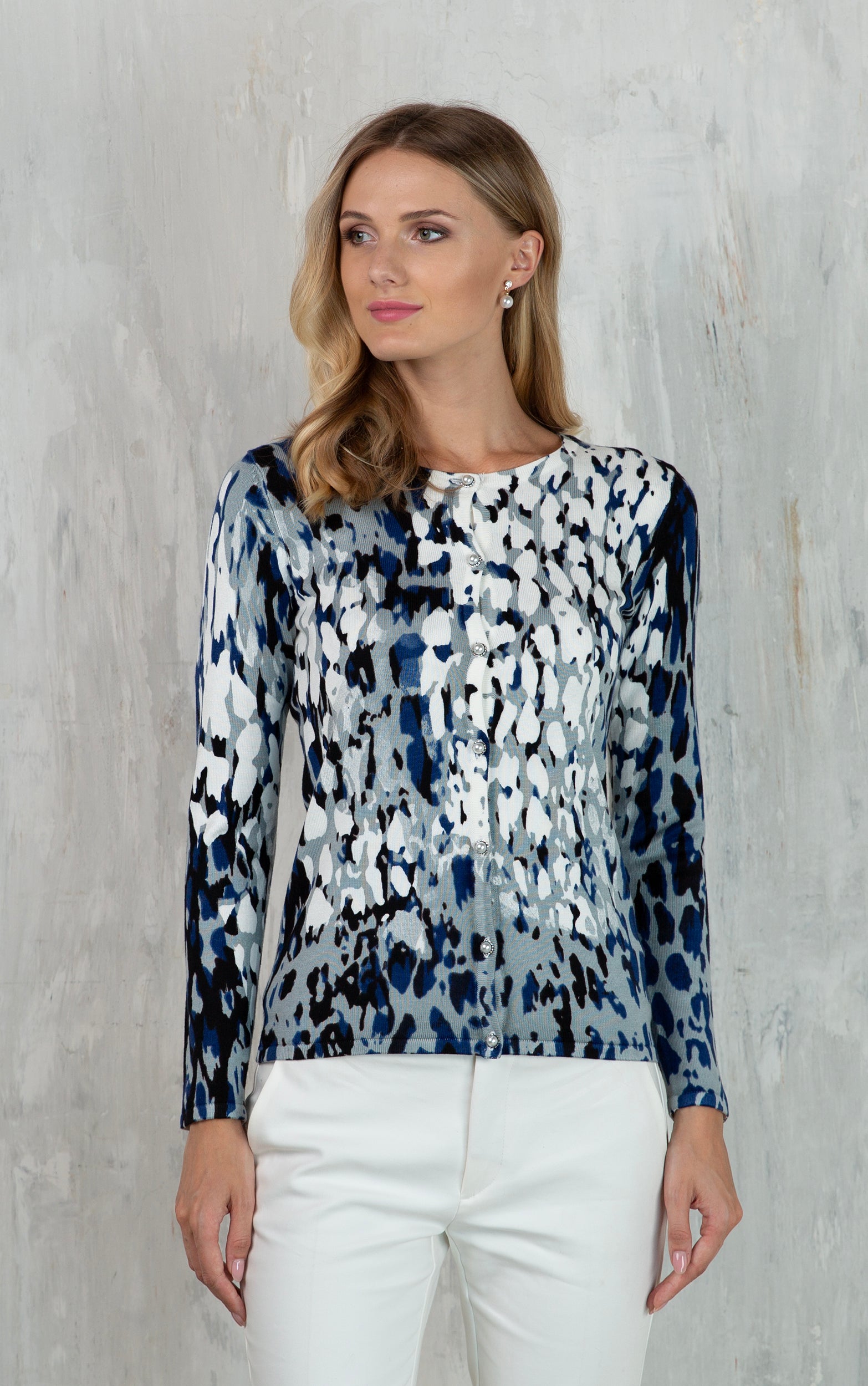 Twinset mit einem blaugrauen grafischen Leoparden Muster