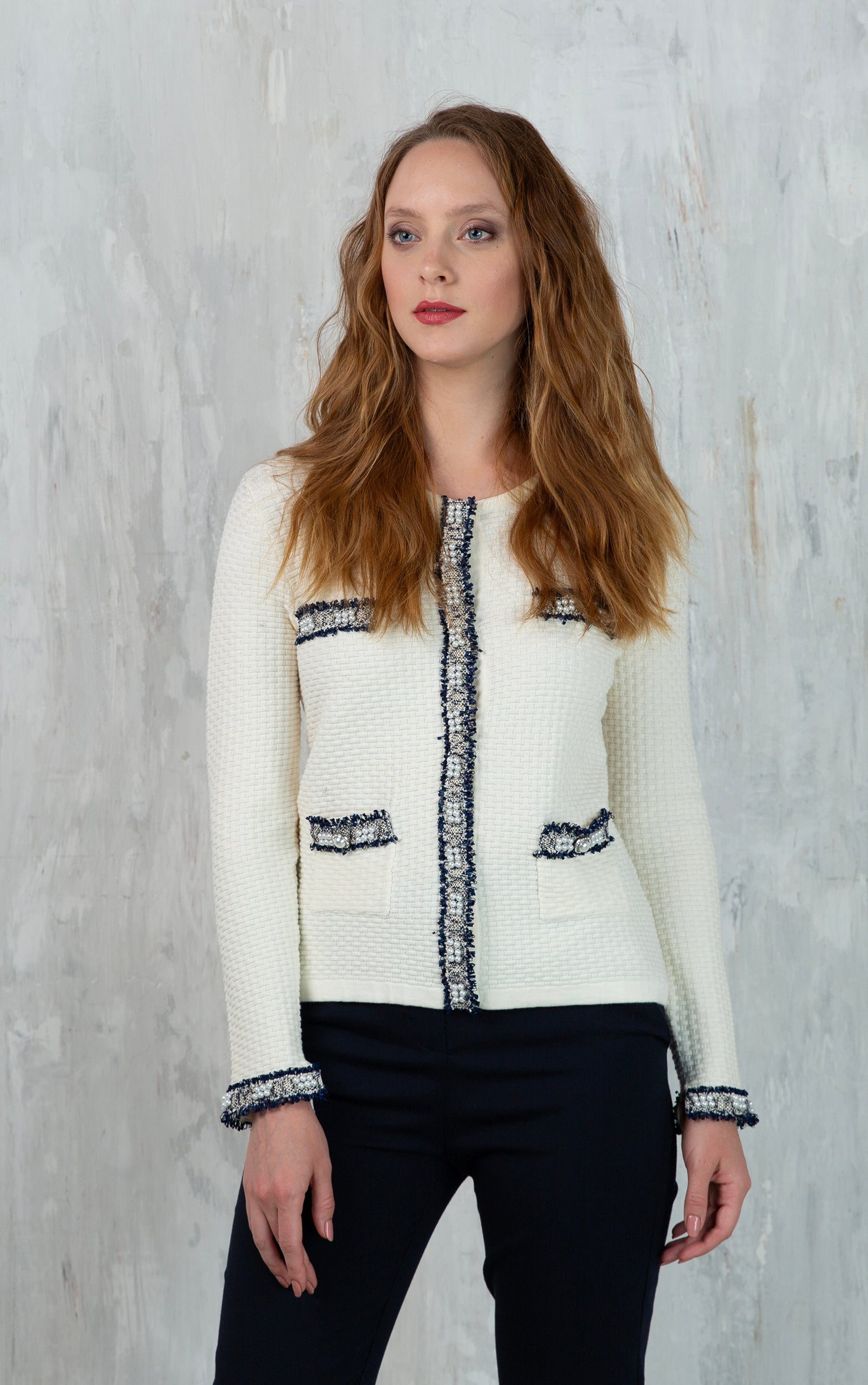 Strickjacke mit kontrastierenden Streifen und Taschen