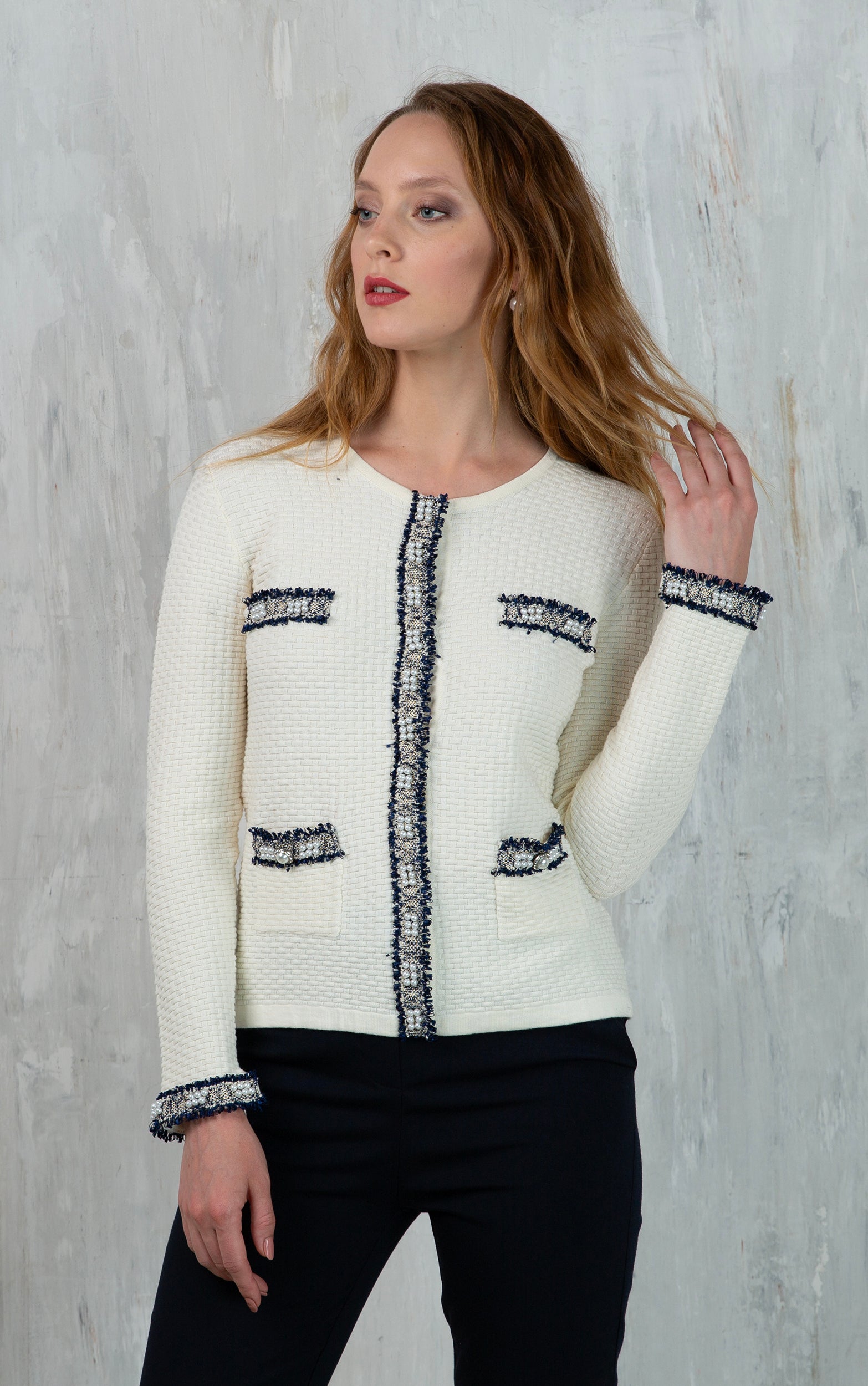Strickjacke mit kontrastierenden Streifen und Taschen