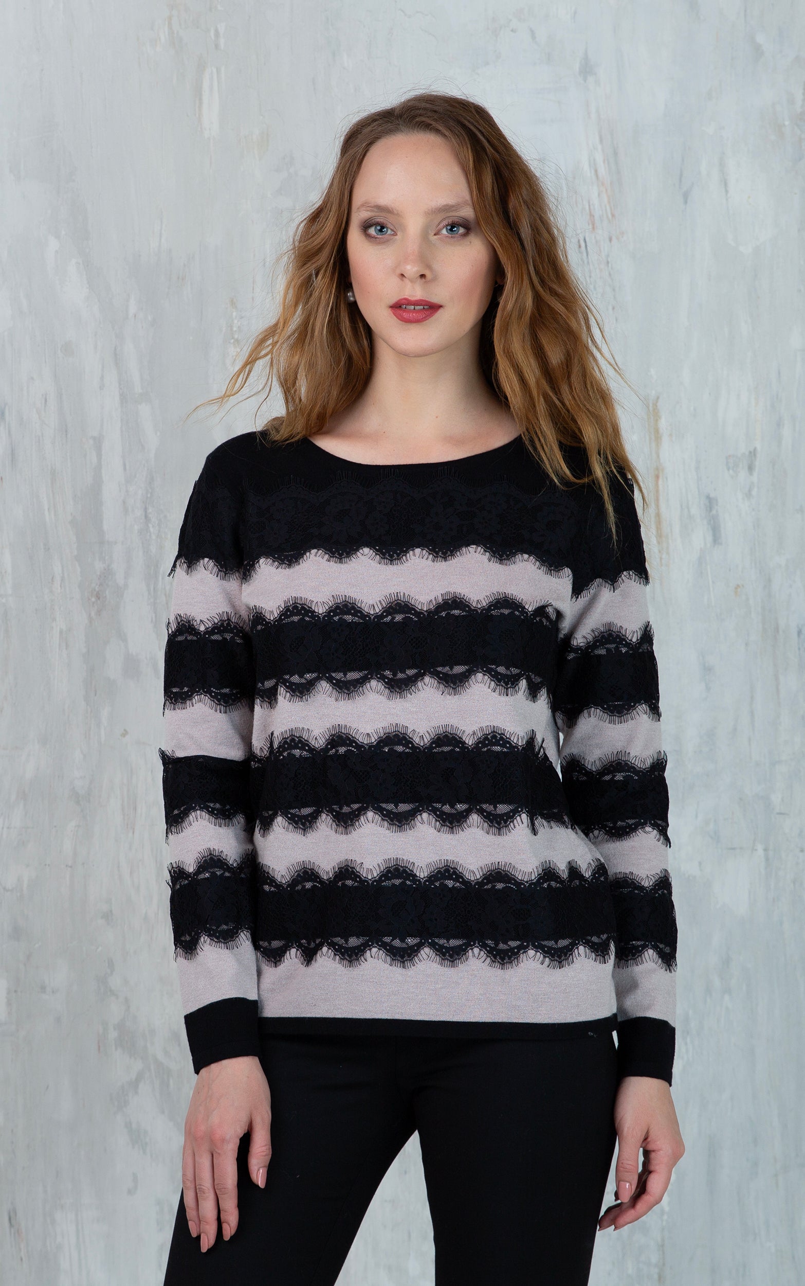 Strickpullover mit Spitzendetail