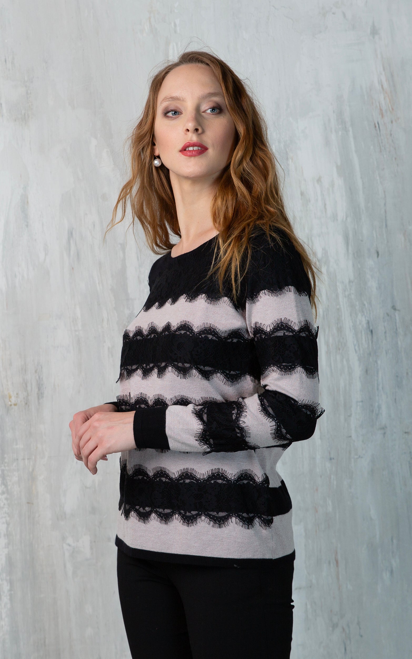 Strickpullover mit Spitzendetail