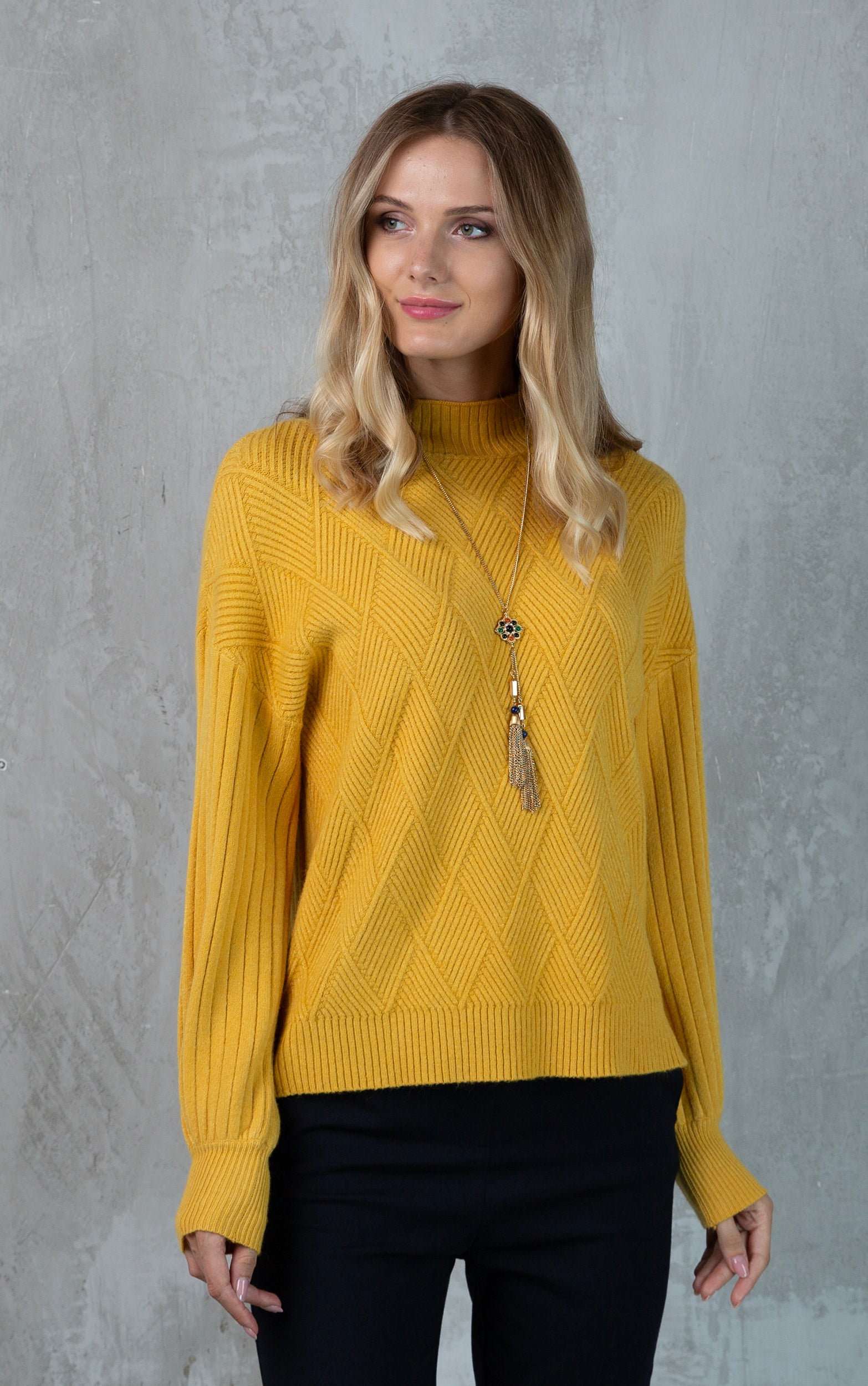 Strickpullover mit Stehkragen und Rautenmuster