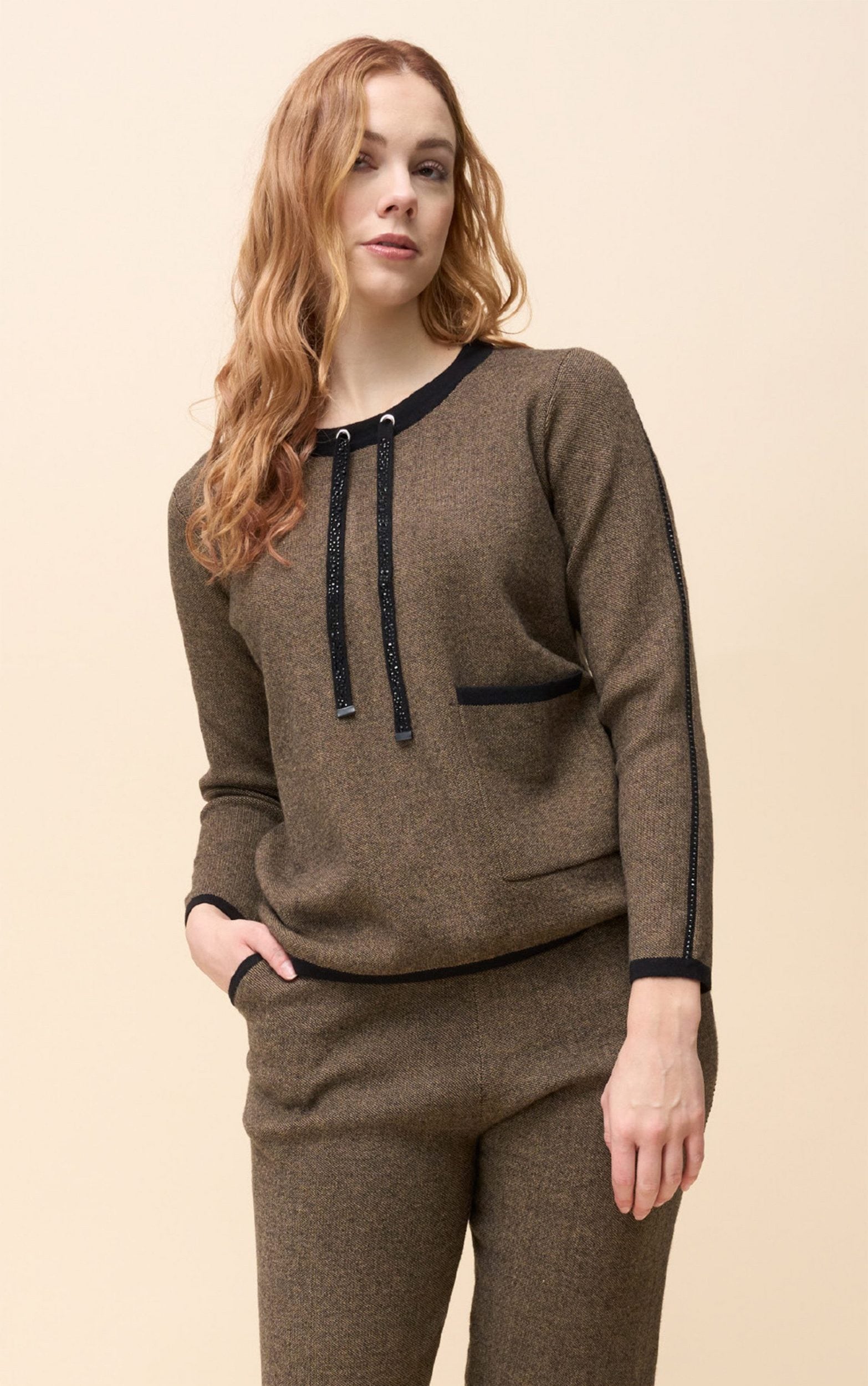 Sweatshirt mit Taschendetail und Strass-Kordeln