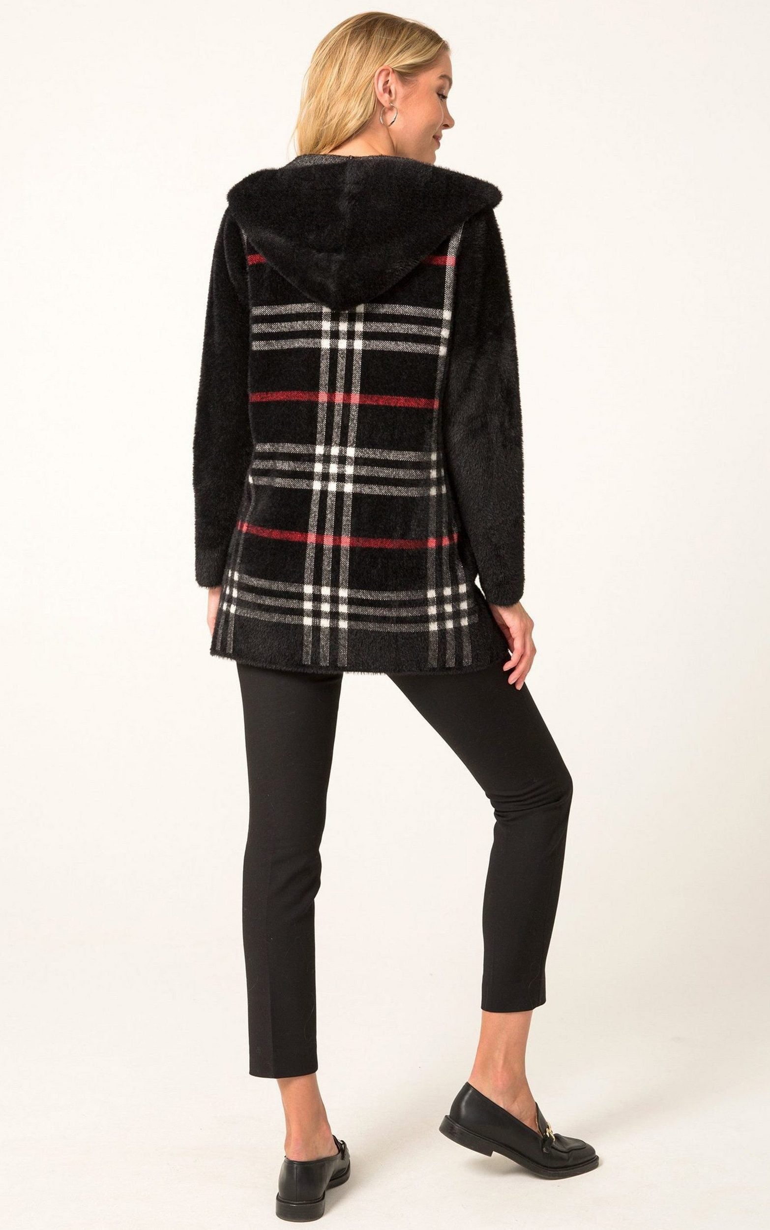Mittellange Strickjacke mit Karomuster