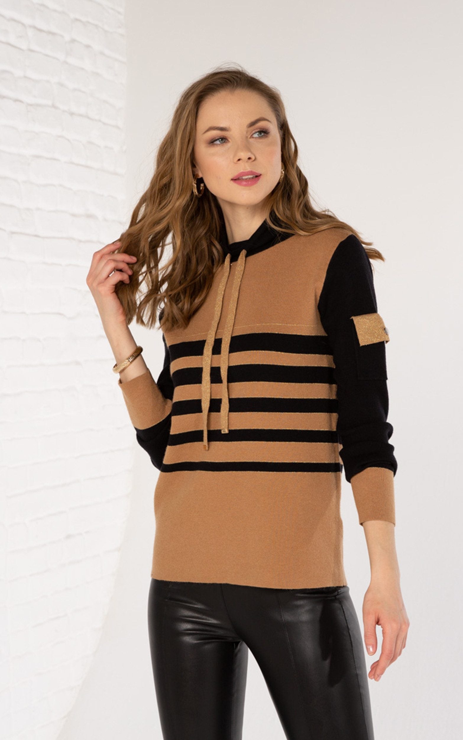 Strickpullover mit Streifenmuster und Taschendetail