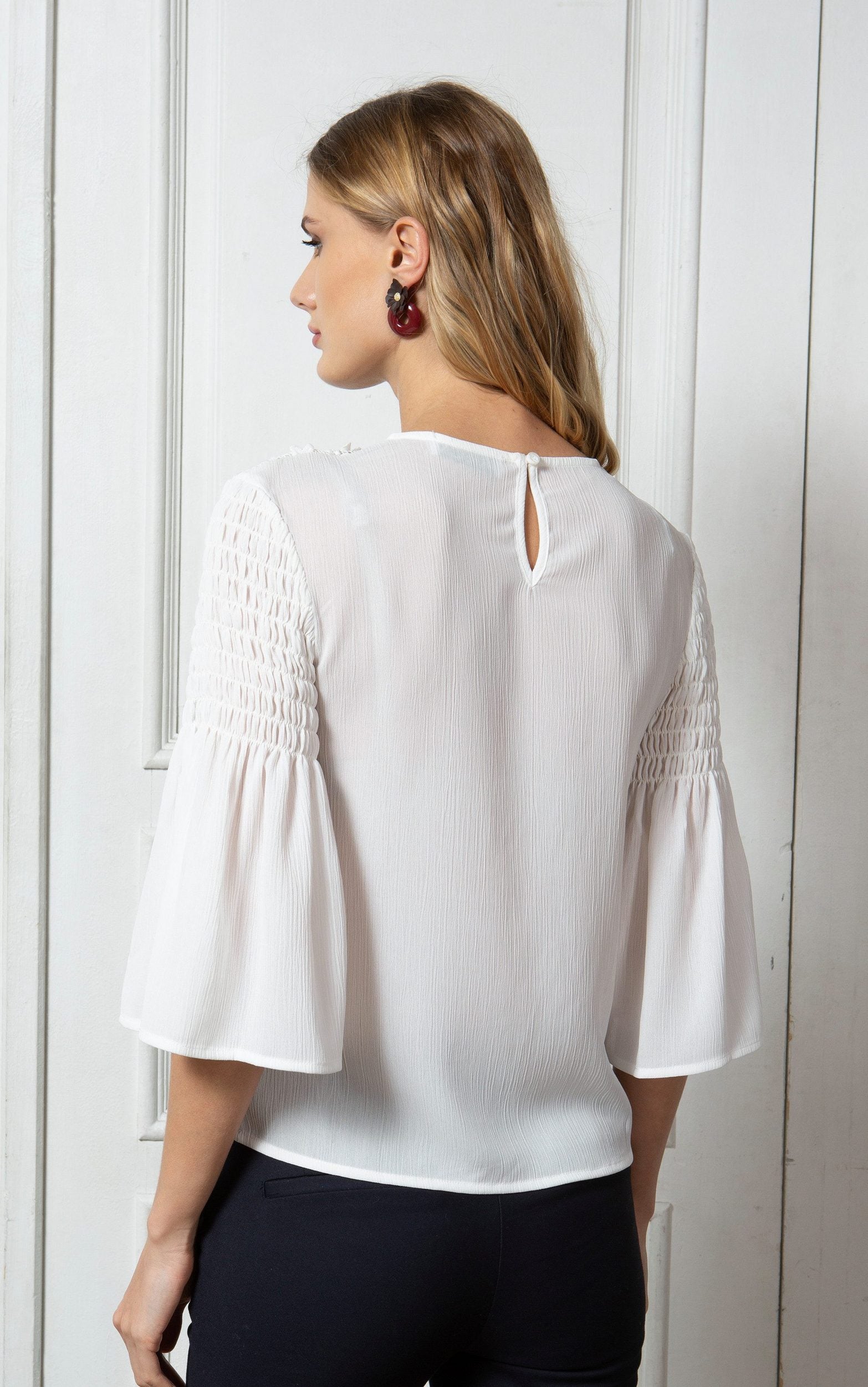 Bluse mit Blumenstickerei und Netzfront